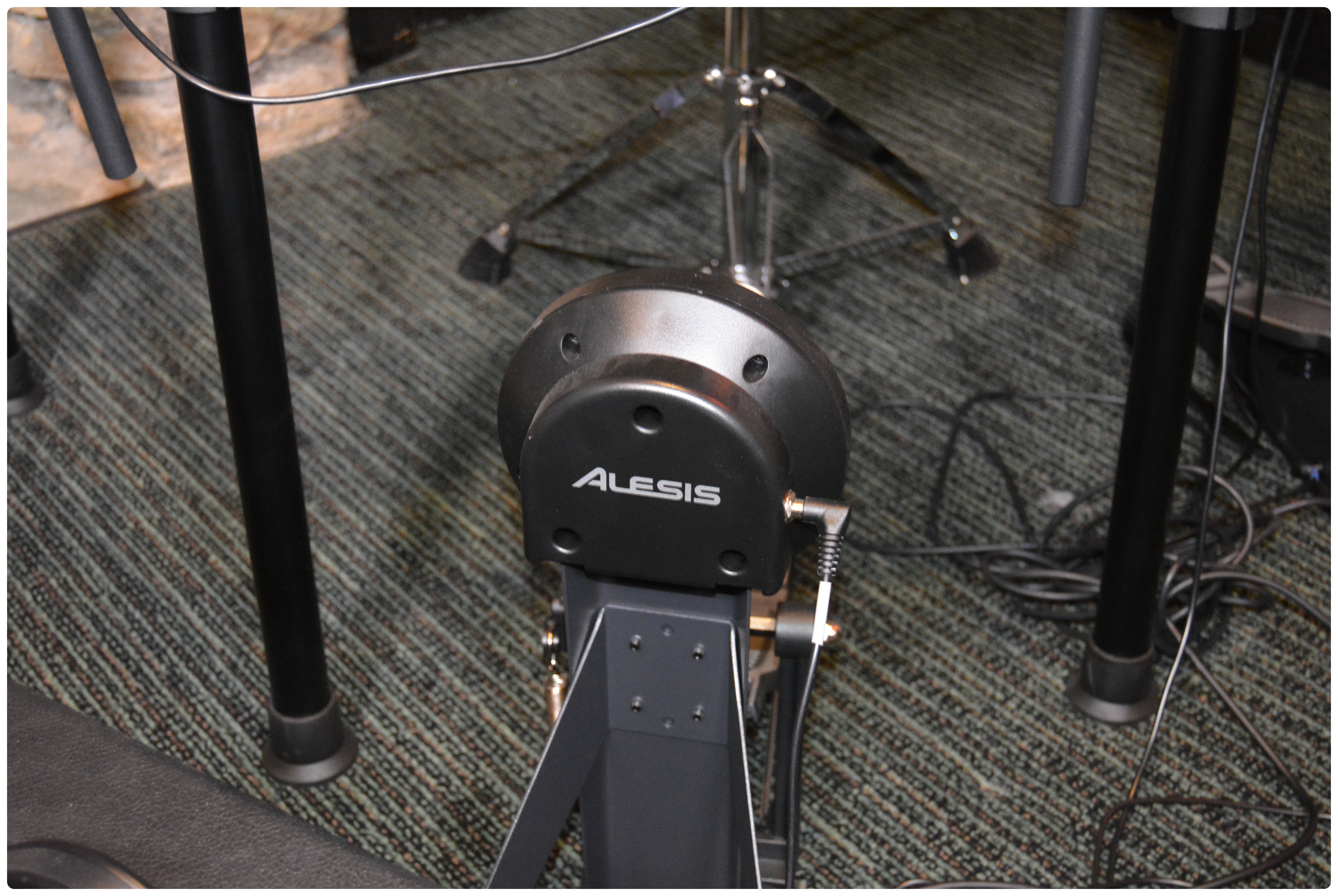 Alesis "Nitro Mesh" Electronic Drum Set with Fender Frontman 15G Amp