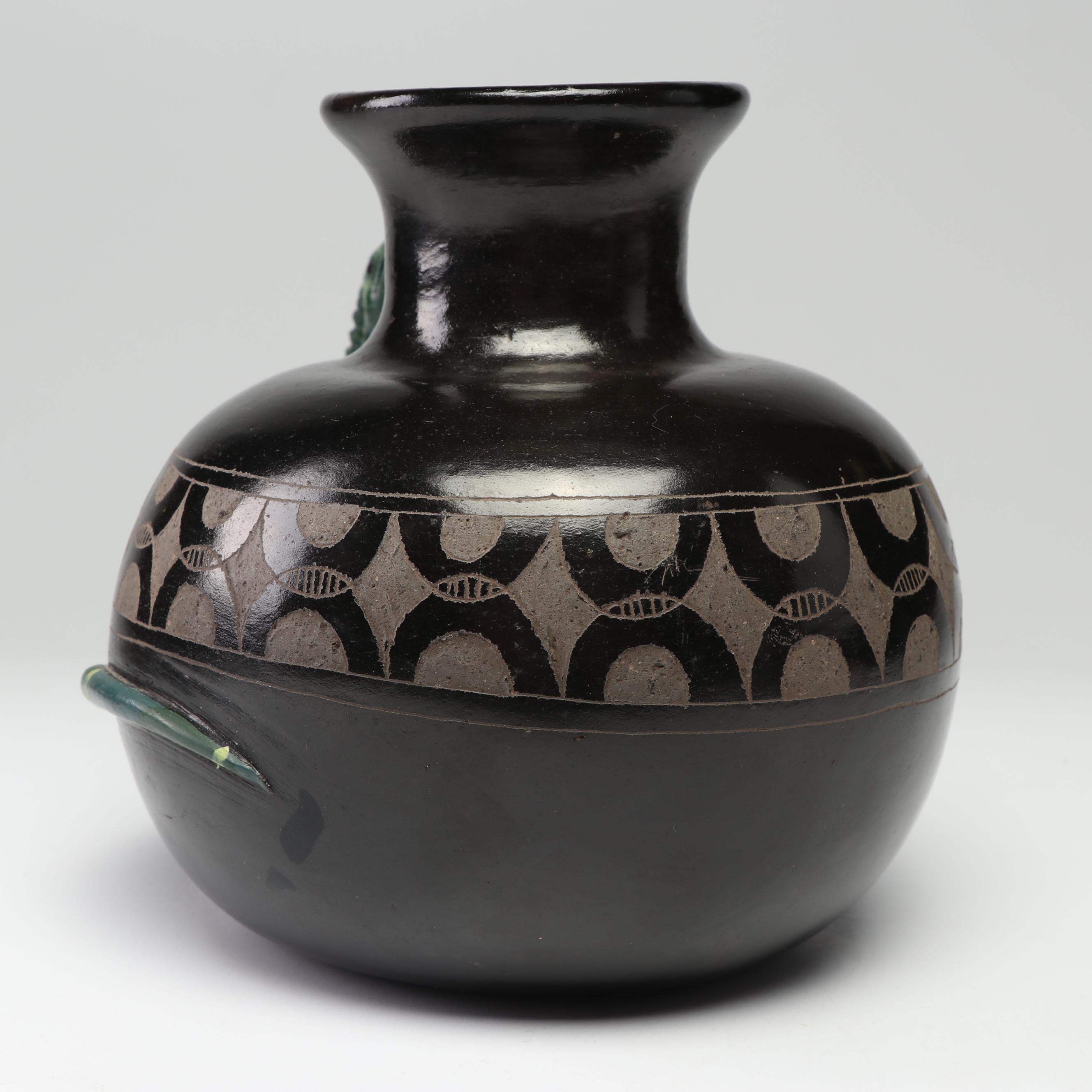 Mexican Tonala Folk Art Pottery Vase with Iguana