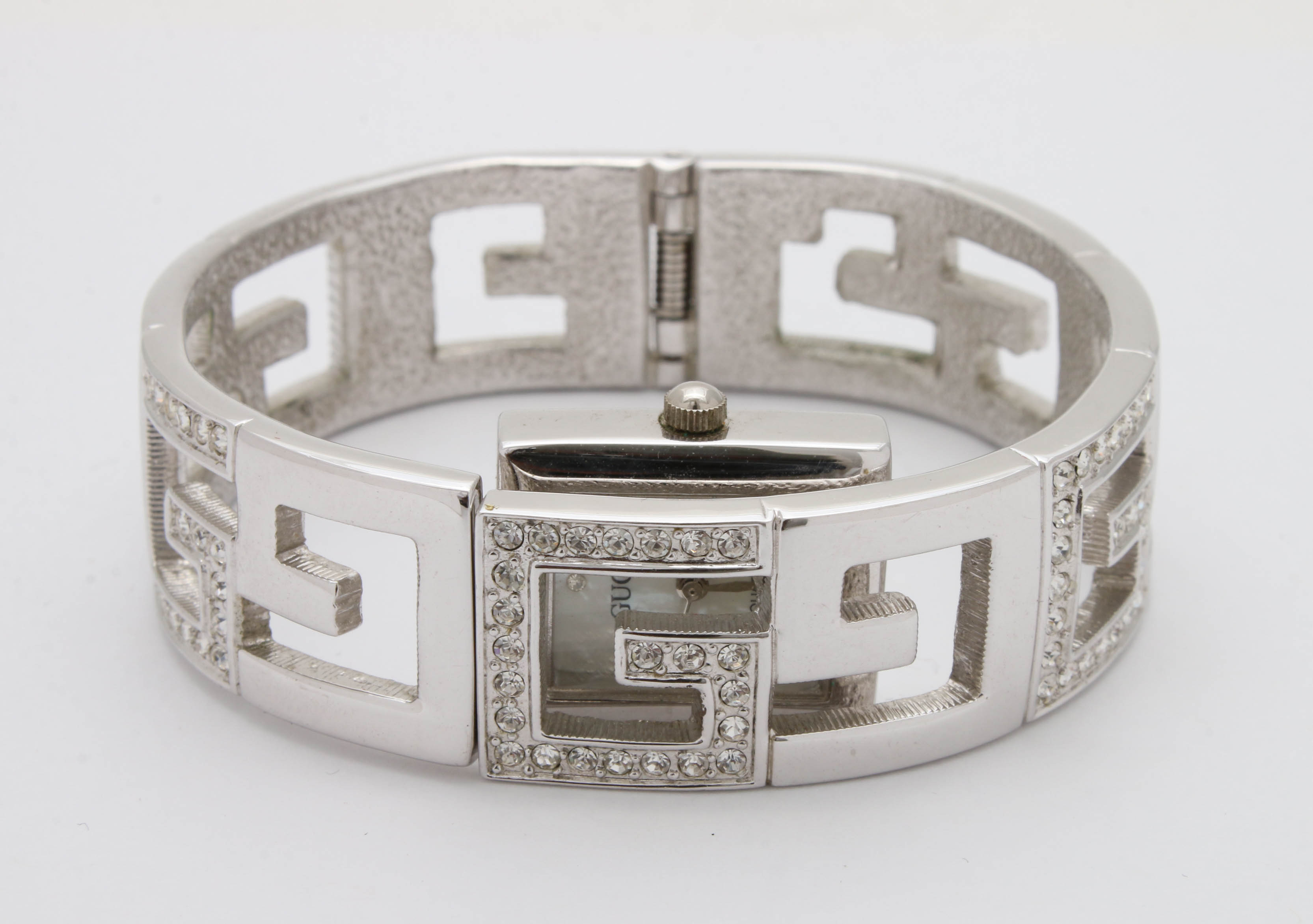 Gucci Logo Sterling Silver Hinged Bangle REF: 2201 Watch