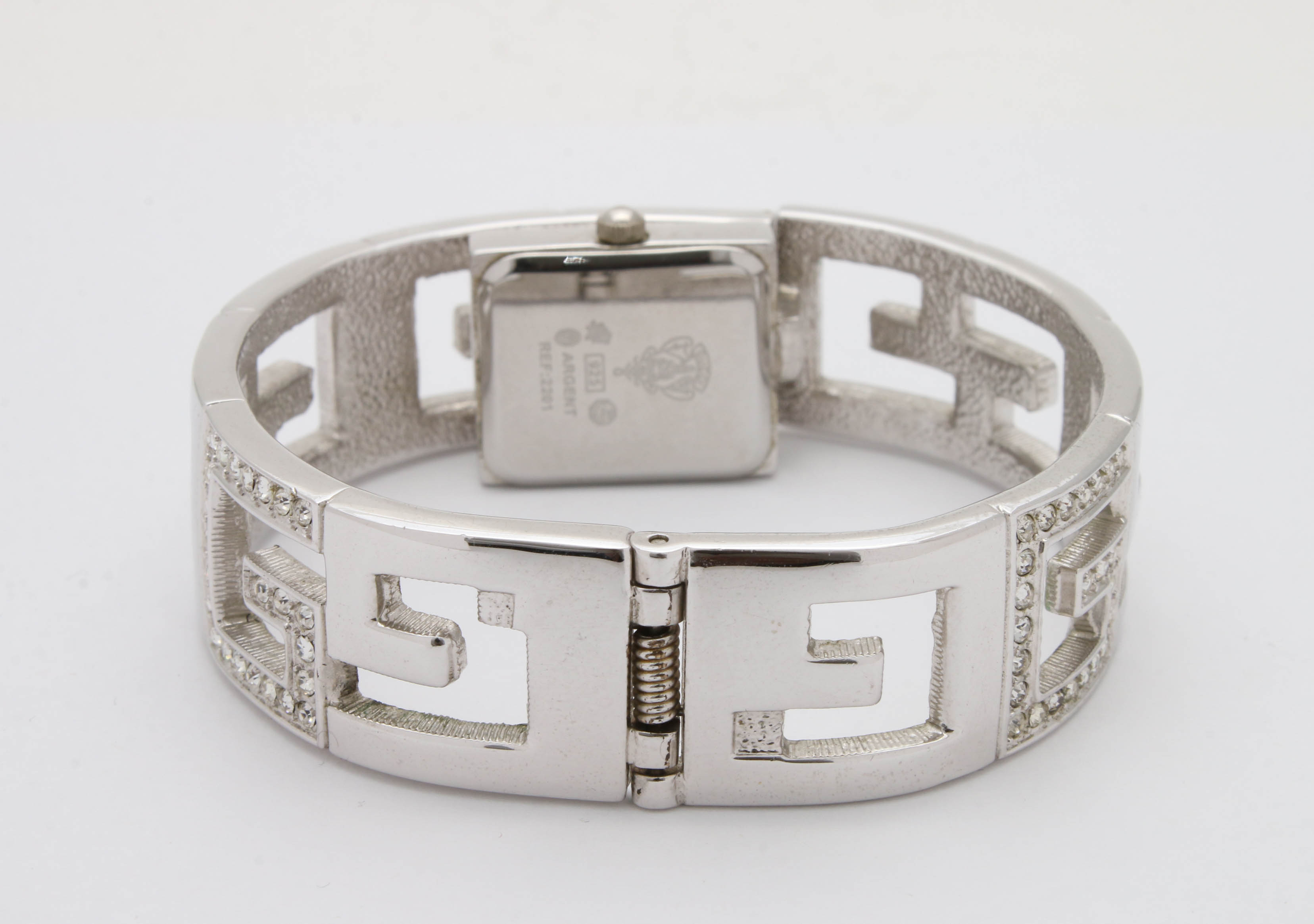 Gucci Logo Sterling Silver Hinged Bangle REF: 2201 Watch