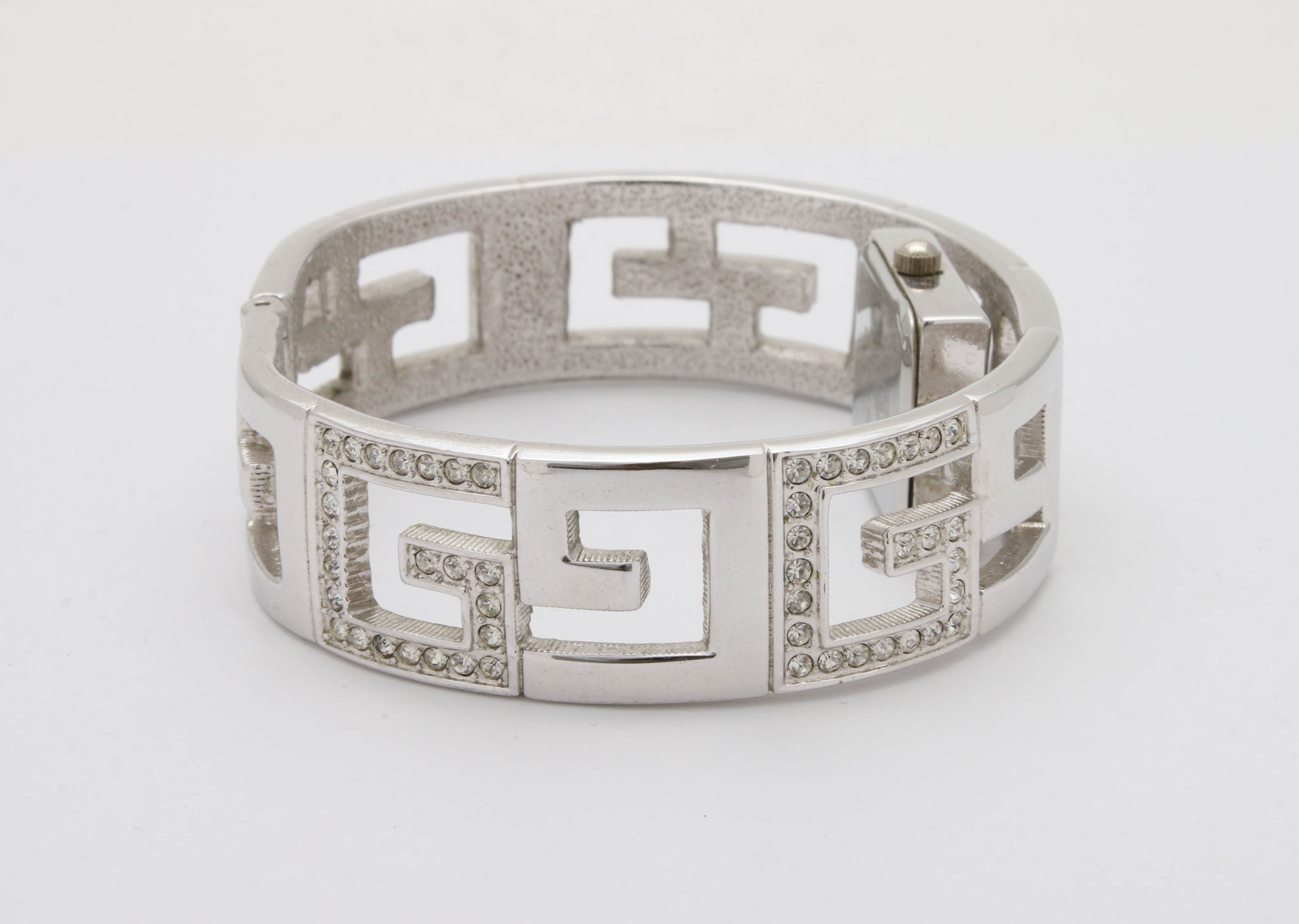 Gucci Logo Sterling Silver Hinged Bangle REF: 2201 Watch