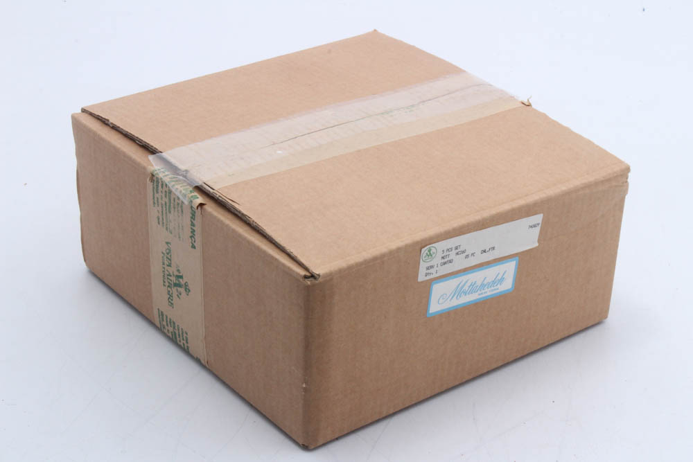 Mottahedeh Vista Alegre "Charleston Feather" Dinnerware