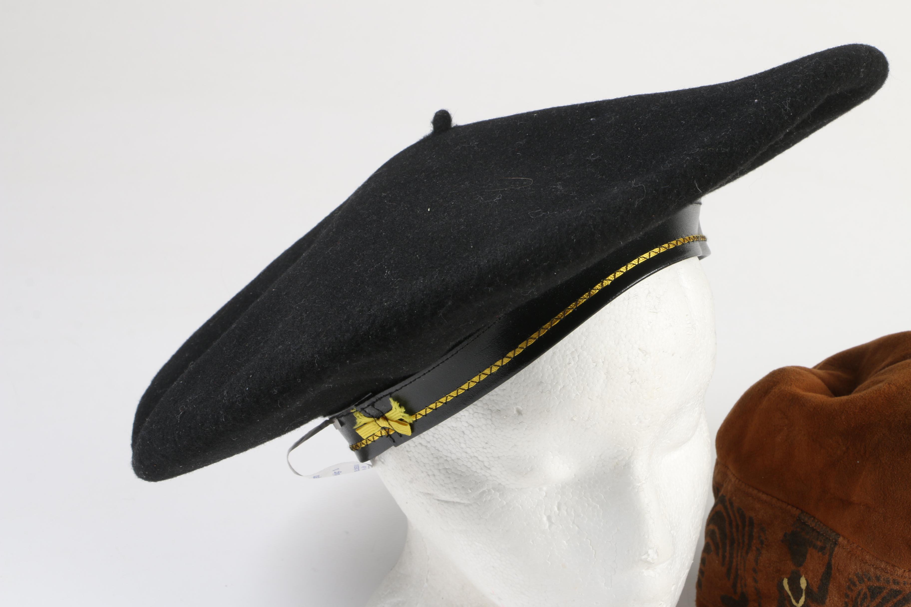Boinas Elósegui Beret, Shearling and Merkley Hats with  S. Rauh & Co. Spats