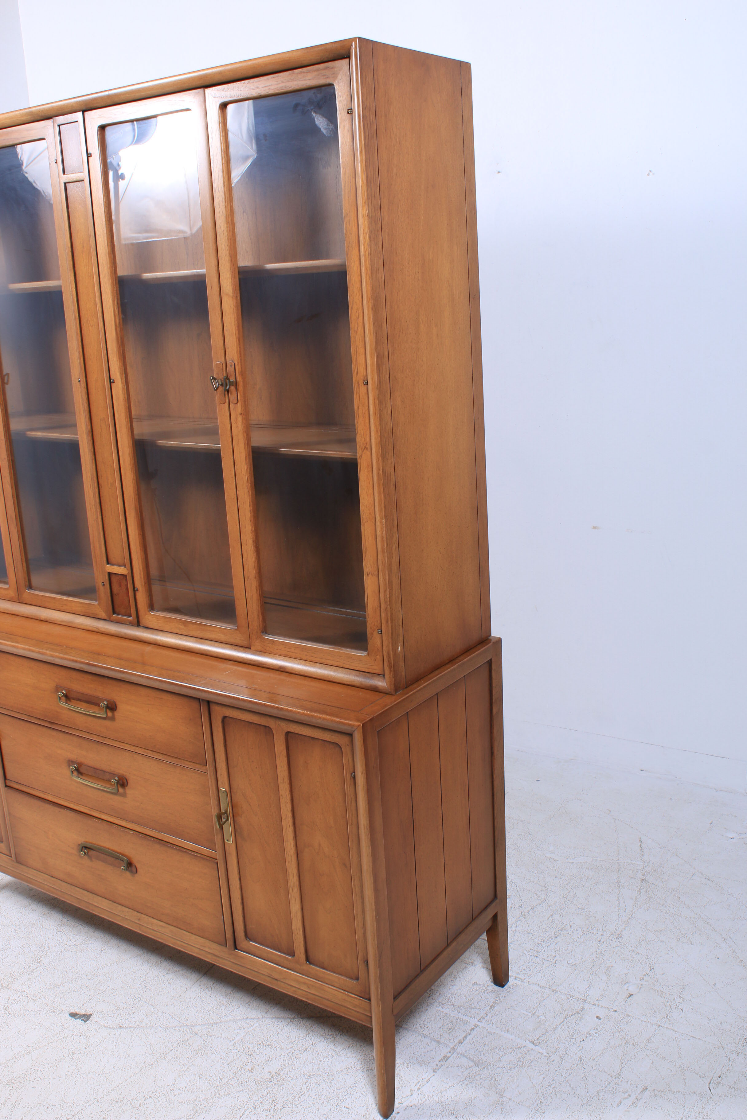 Drexel "Meridian" Mid Century Modern Display Cabinet, 1960s