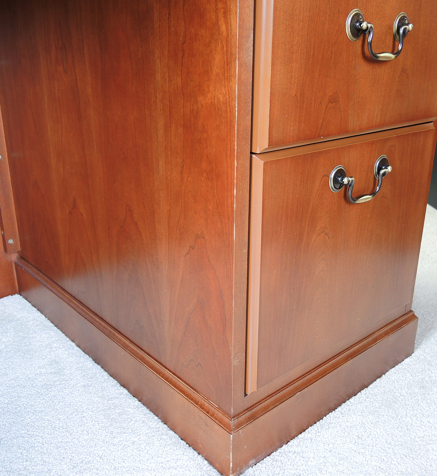 Gunlocke Executive Desk with Locking Drawers