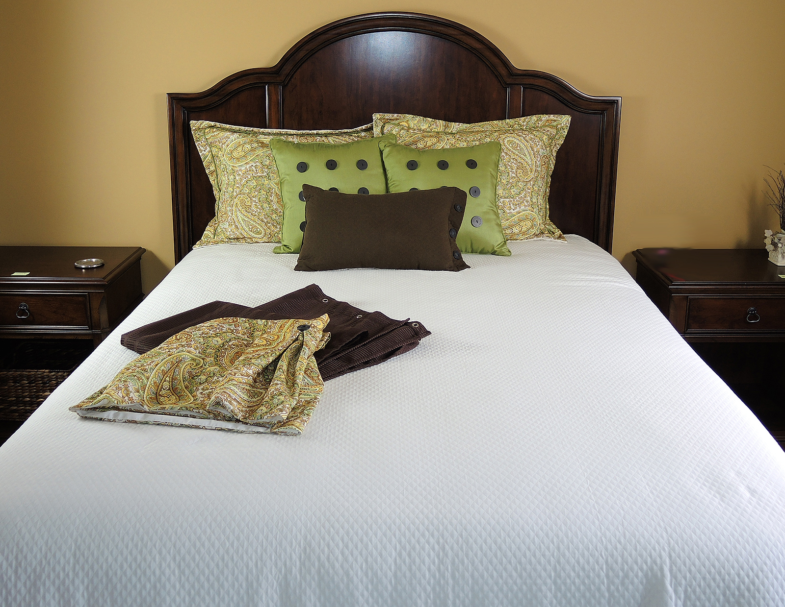 Thomasville Queen Headboard and Veratex Bedding