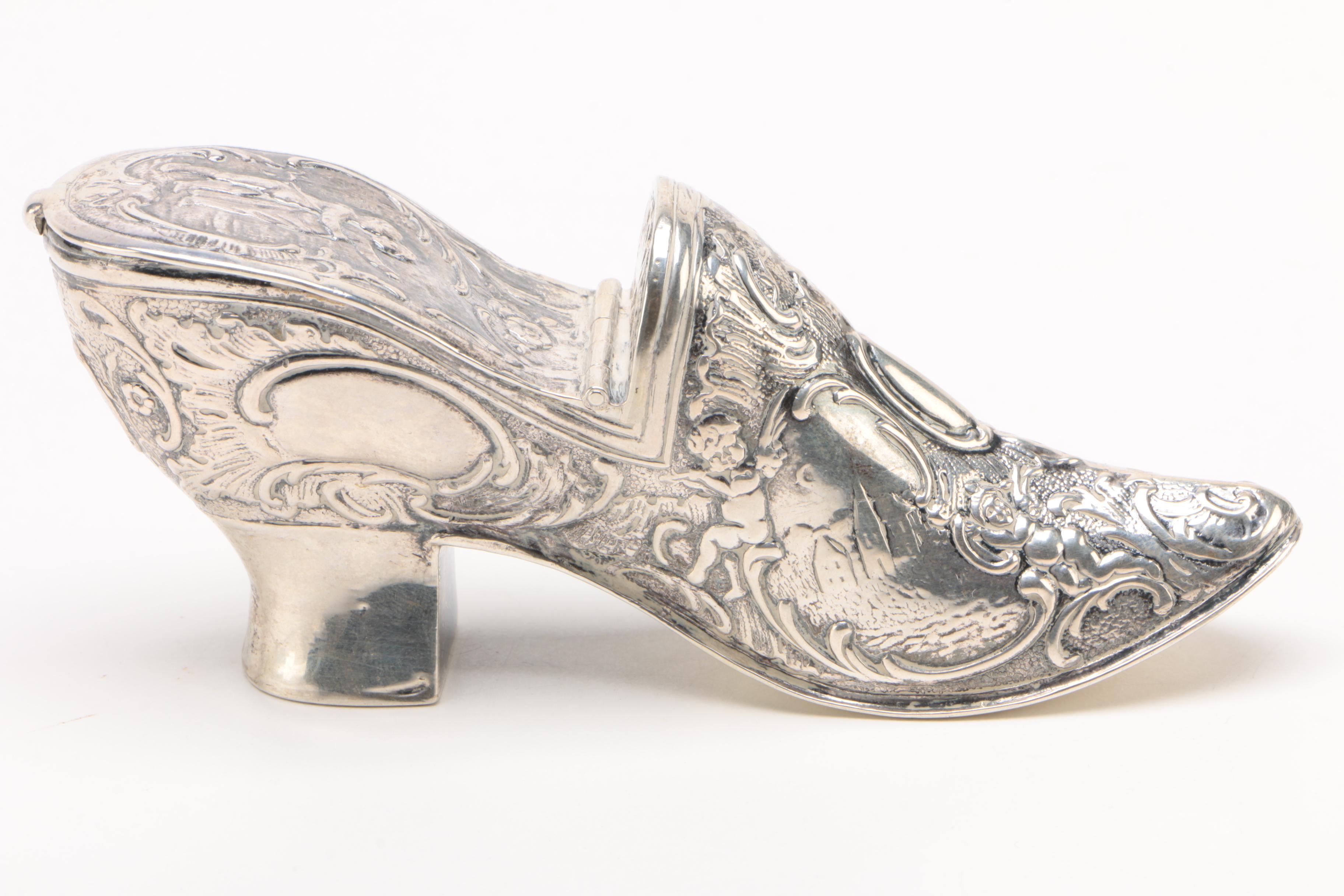 Continental 800 Silver Shoe Form Snuff Box in the Dutch Baroque Style