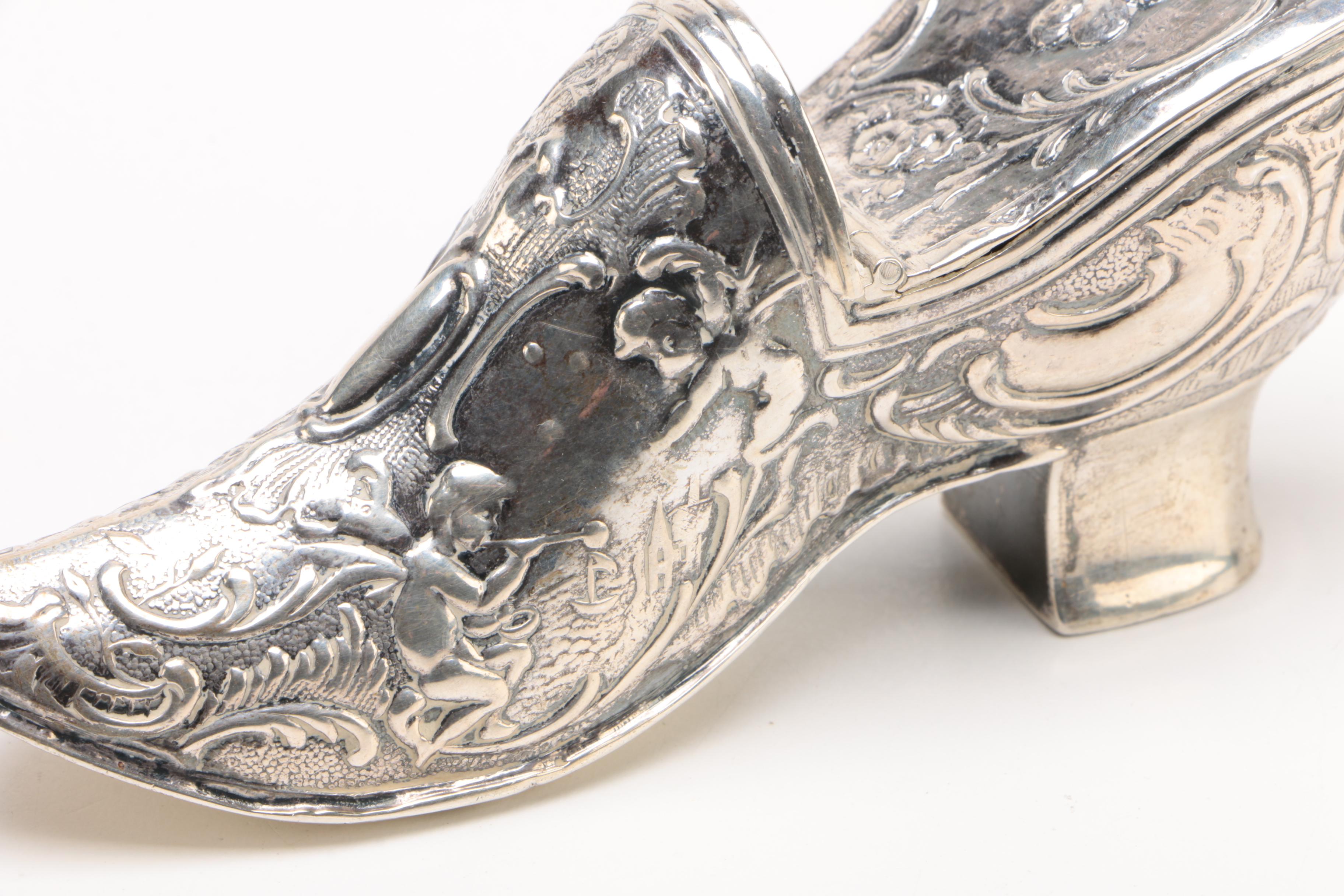 Continental 800 Silver Shoe Form Snuff Box in the Dutch Baroque Style