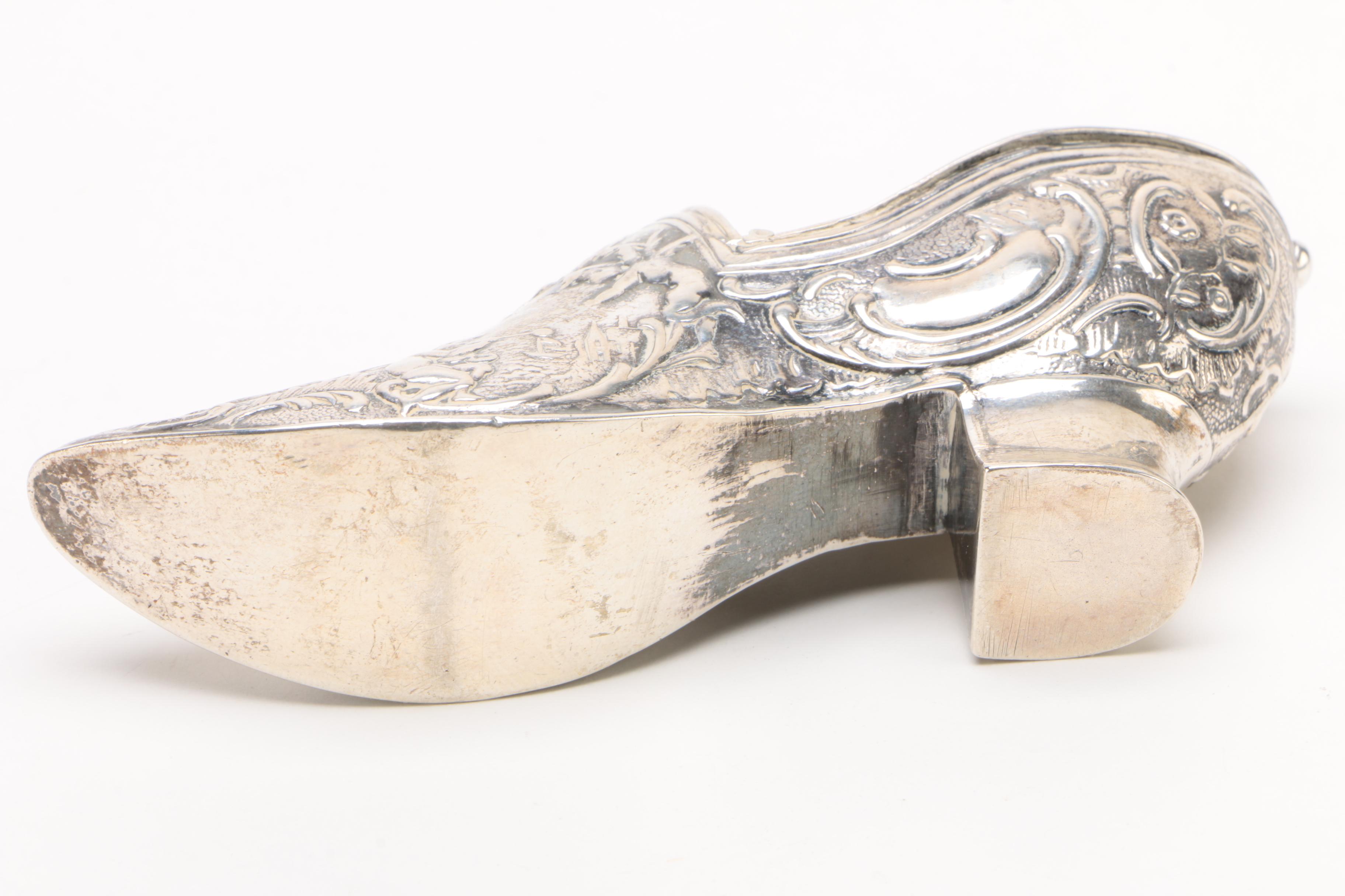 Continental 800 Silver Shoe Form Snuff Box in the Dutch Baroque Style