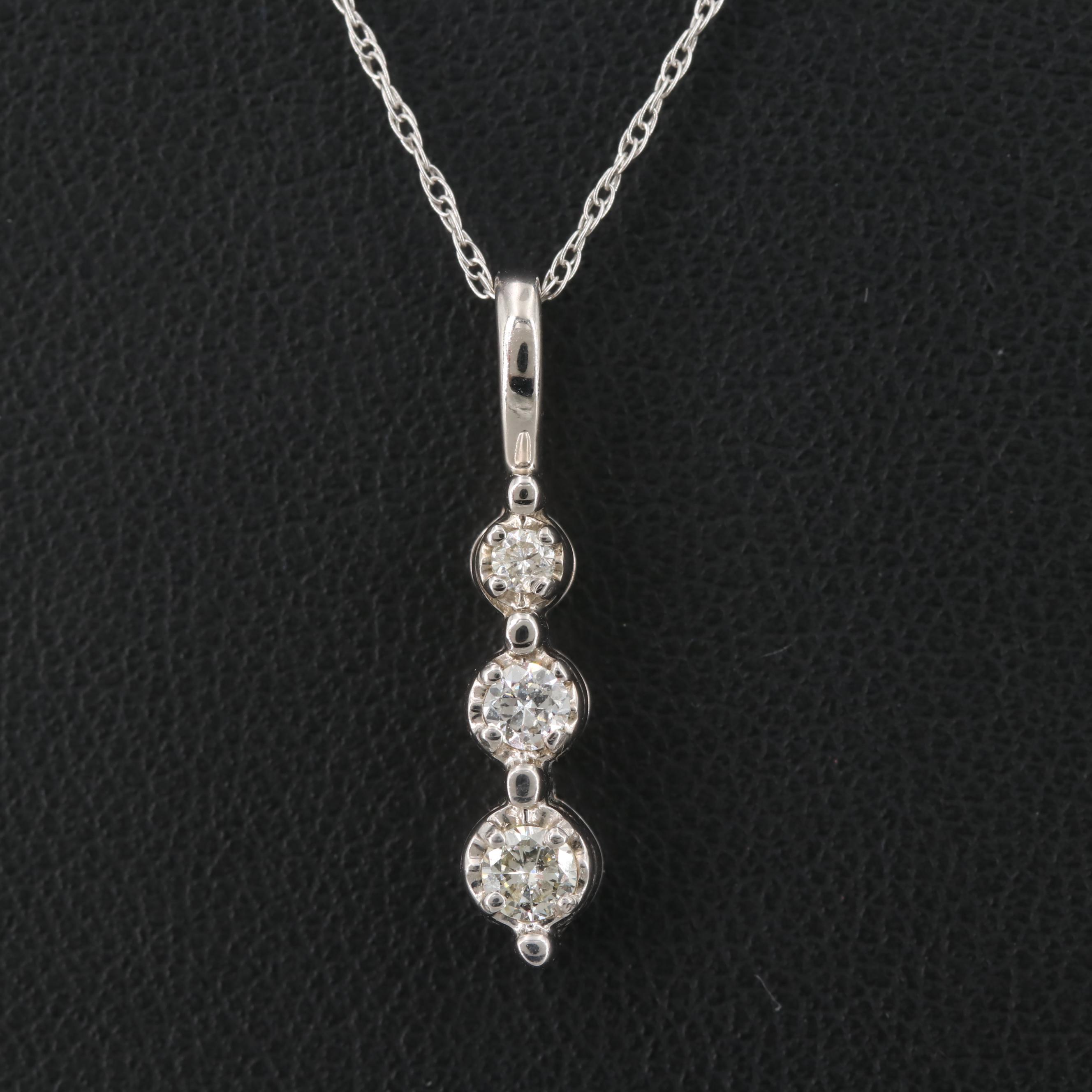 14K White Gold Diamond Pendant Necklace