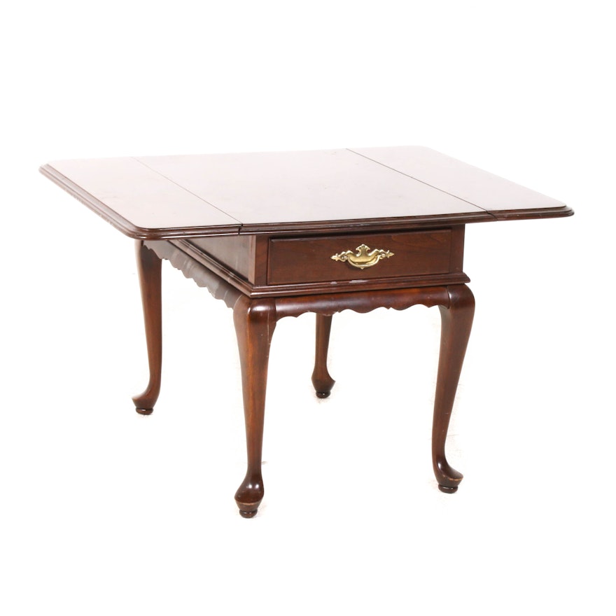 Ethan Allen Queen Anne Style Wood Drop Leaf Accent Table, Mid-Late 20th Century