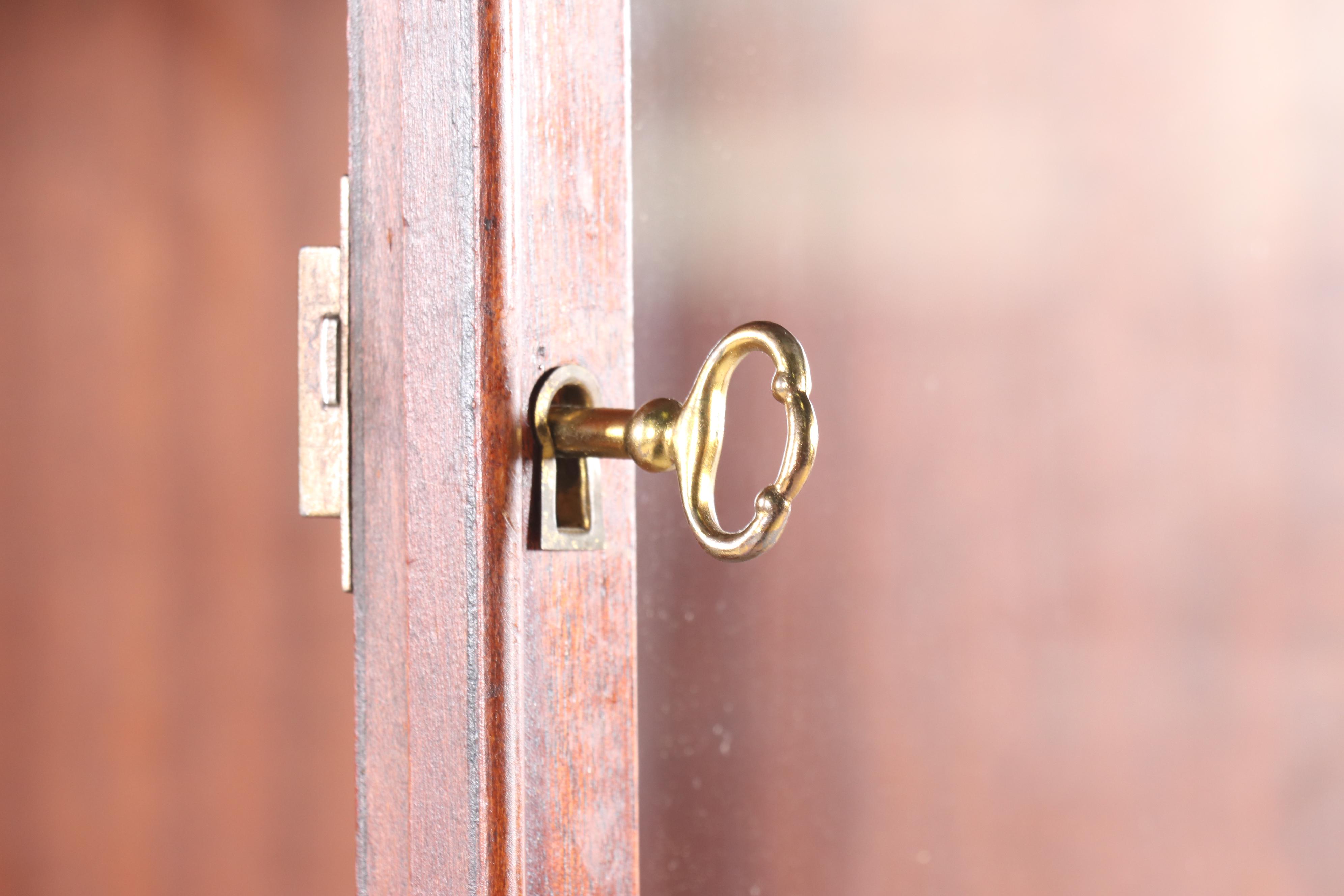 Huntley Simmons Furniture Federal Style Mahogany Corner Cabinet