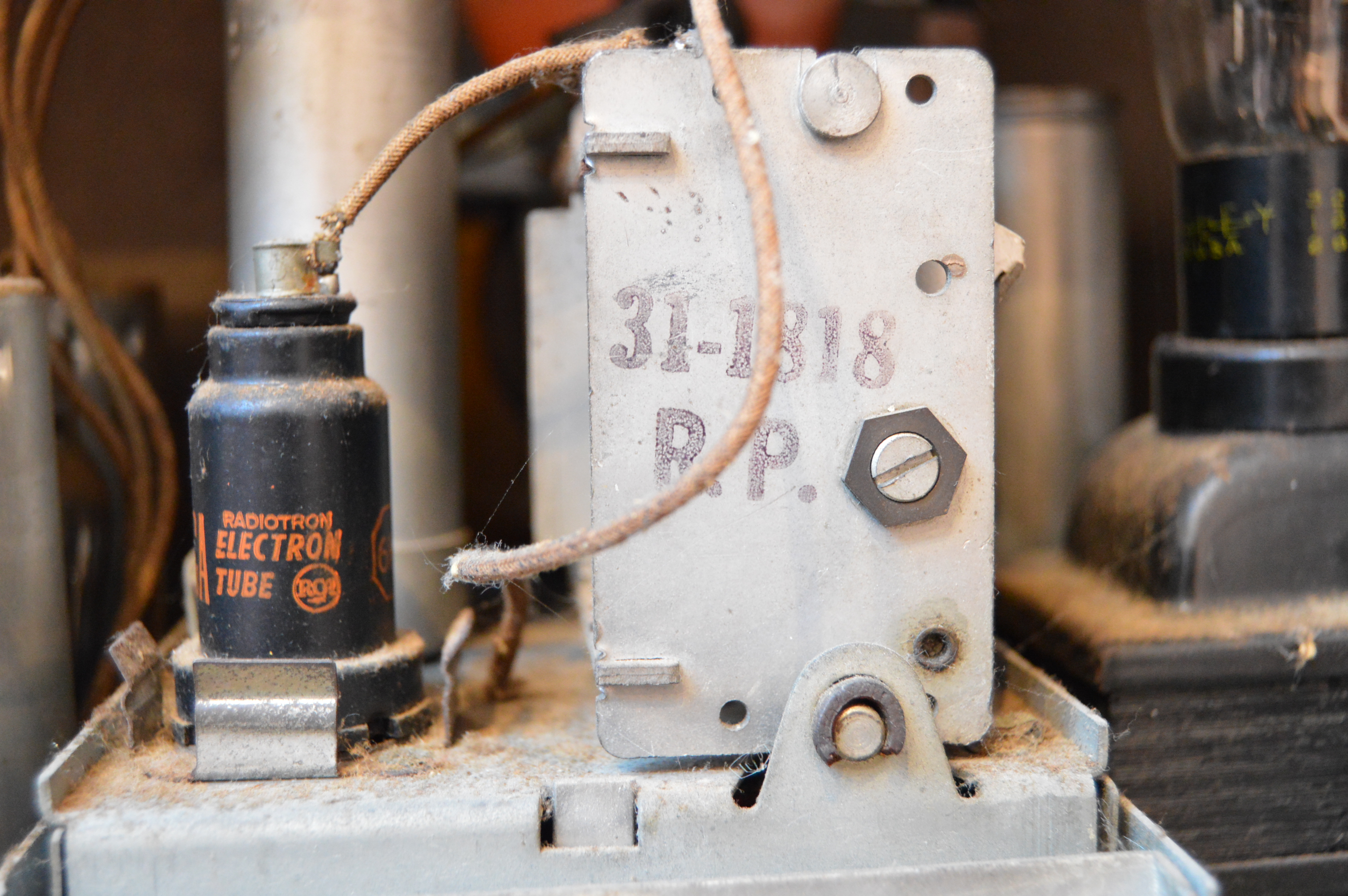 1930s Philco Model 37-630 Floor Radio