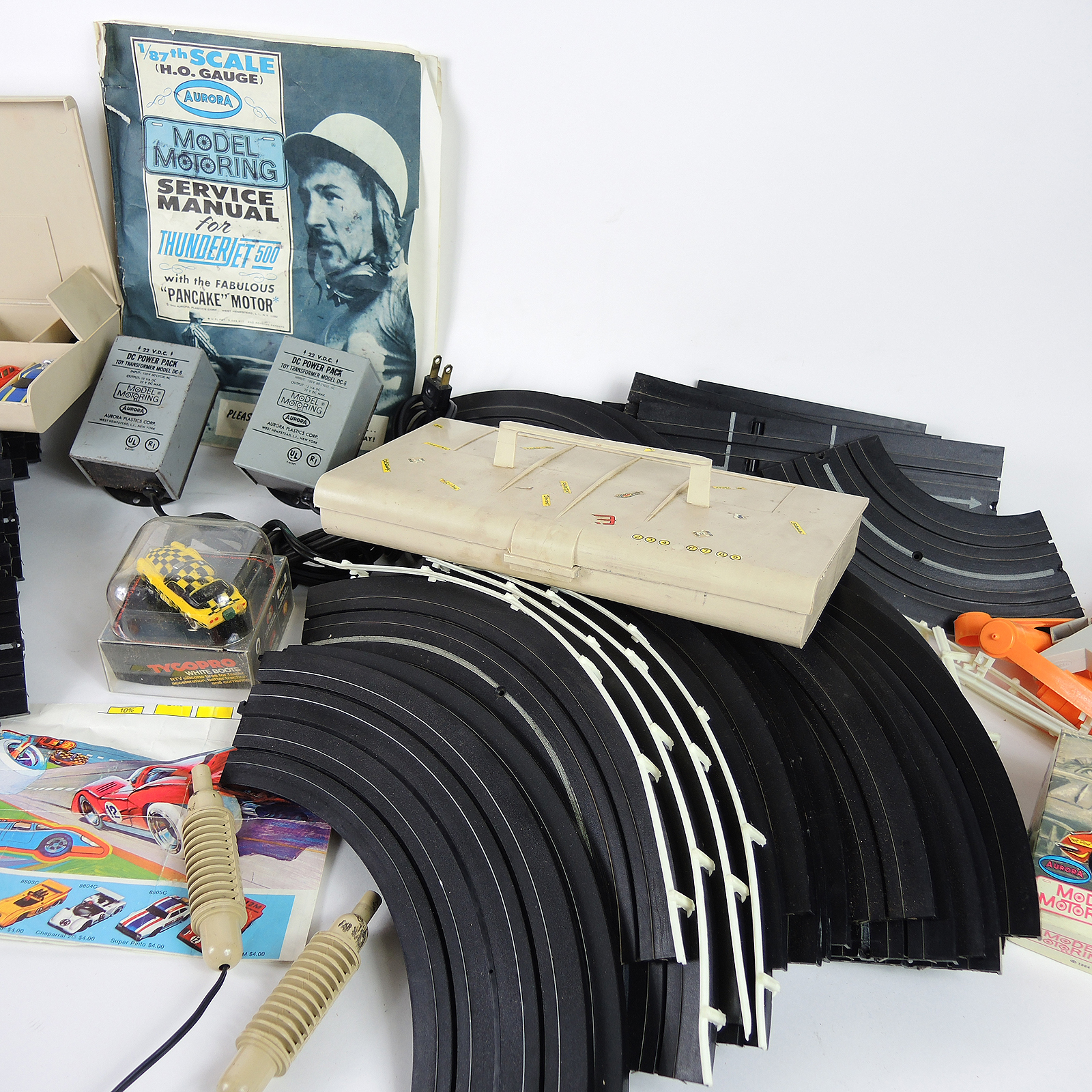 Aurora H.O. Gauge ThunderJet 500 Model Motoring Race Track and Accessories