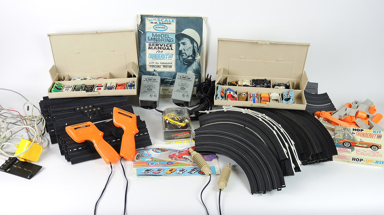 Aurora H.O. Gauge ThunderJet 500 Model Motoring Race Track and Accessories