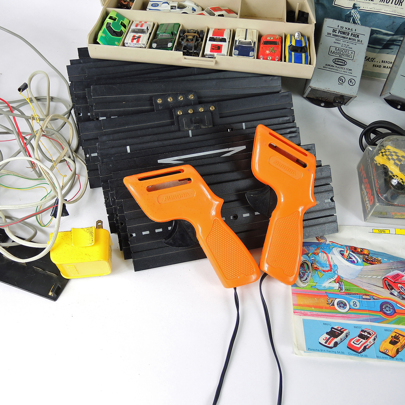 Aurora H.O. Gauge ThunderJet 500 Model Motoring Race Track and Accessories