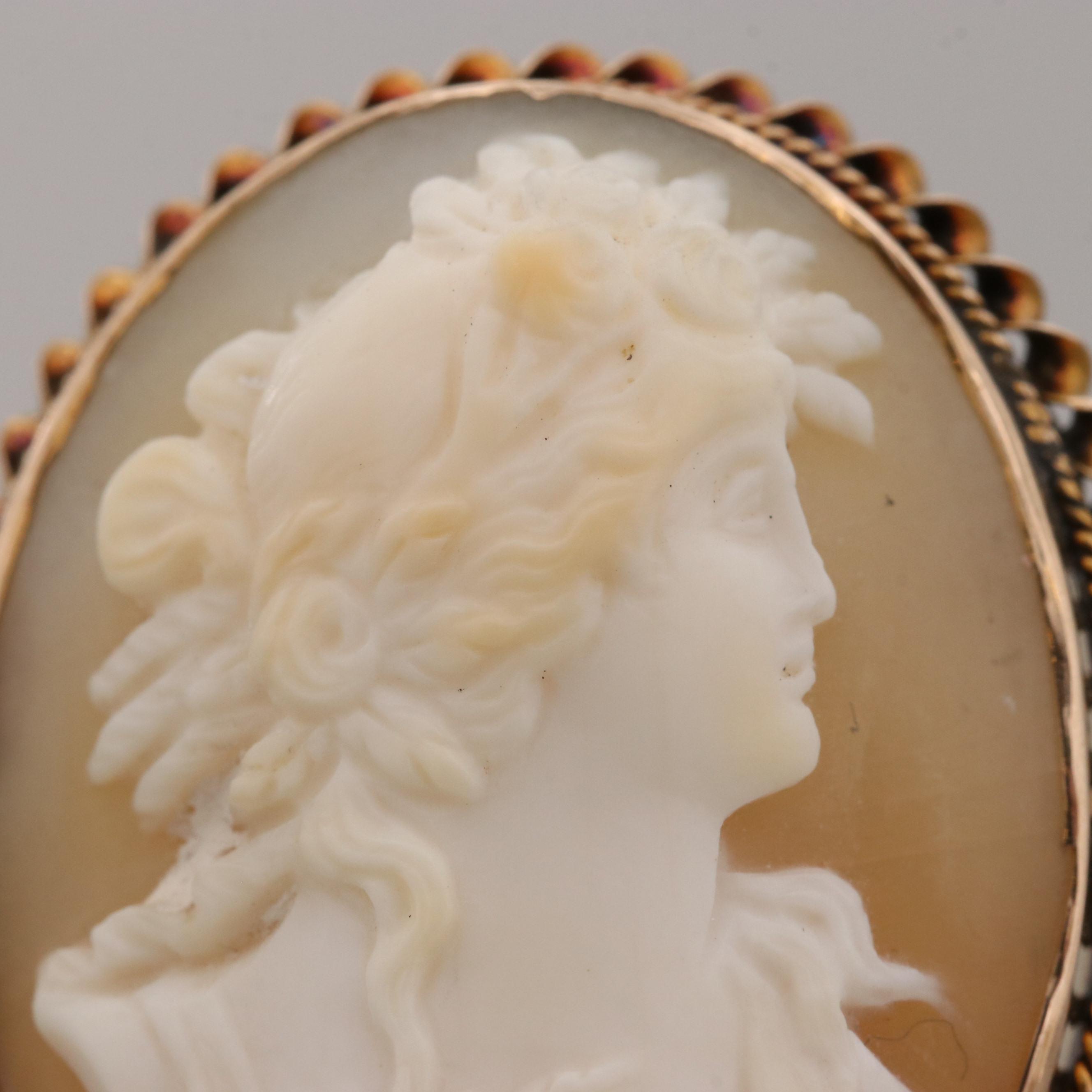 10K Yellow Gold Helmet Shell Cameo Brooch
