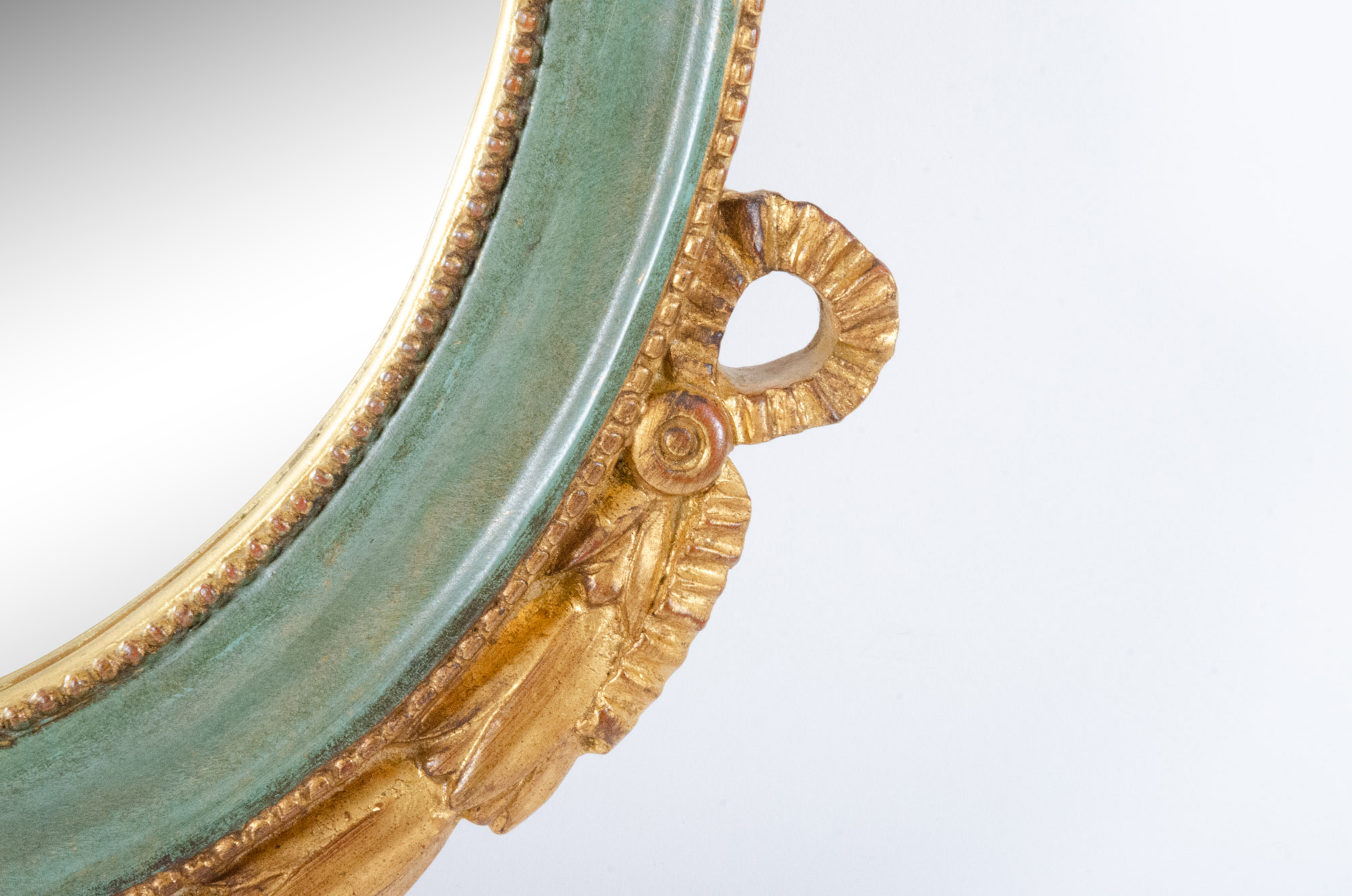 Carvers' Guild "Fleur-De-Lis" Oval Gilt Wall Mirror