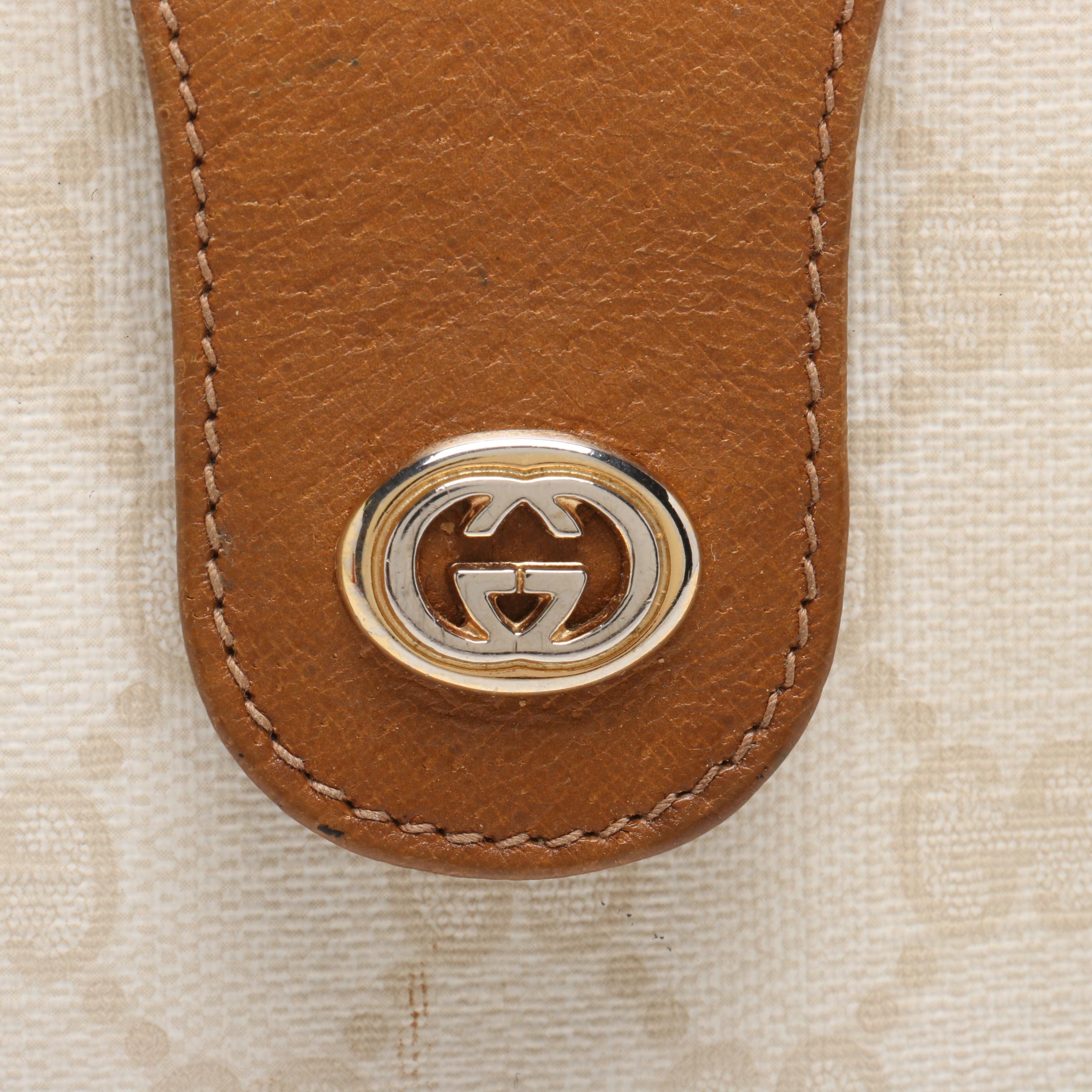 Gucci Accessory Collection GG Supreme Canvas Crossbody Bag