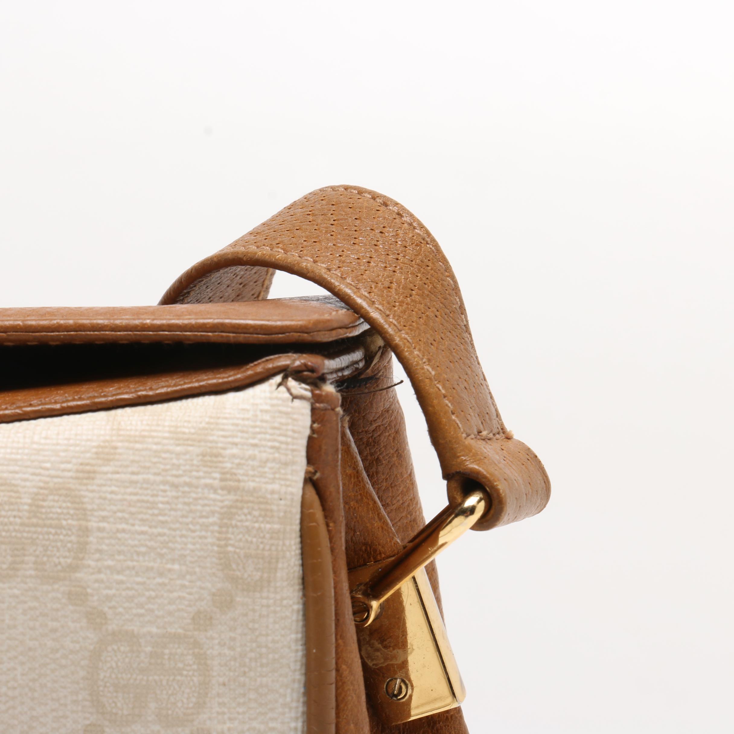 Gucci Accessory Collection GG Supreme Canvas Crossbody Bag