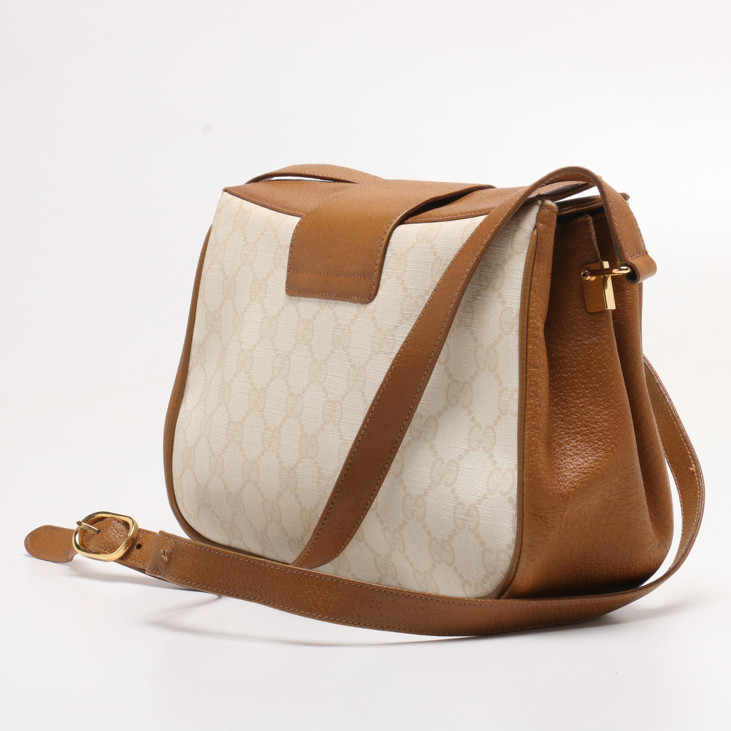 Gucci Accessory Collection GG Supreme Canvas Crossbody Bag