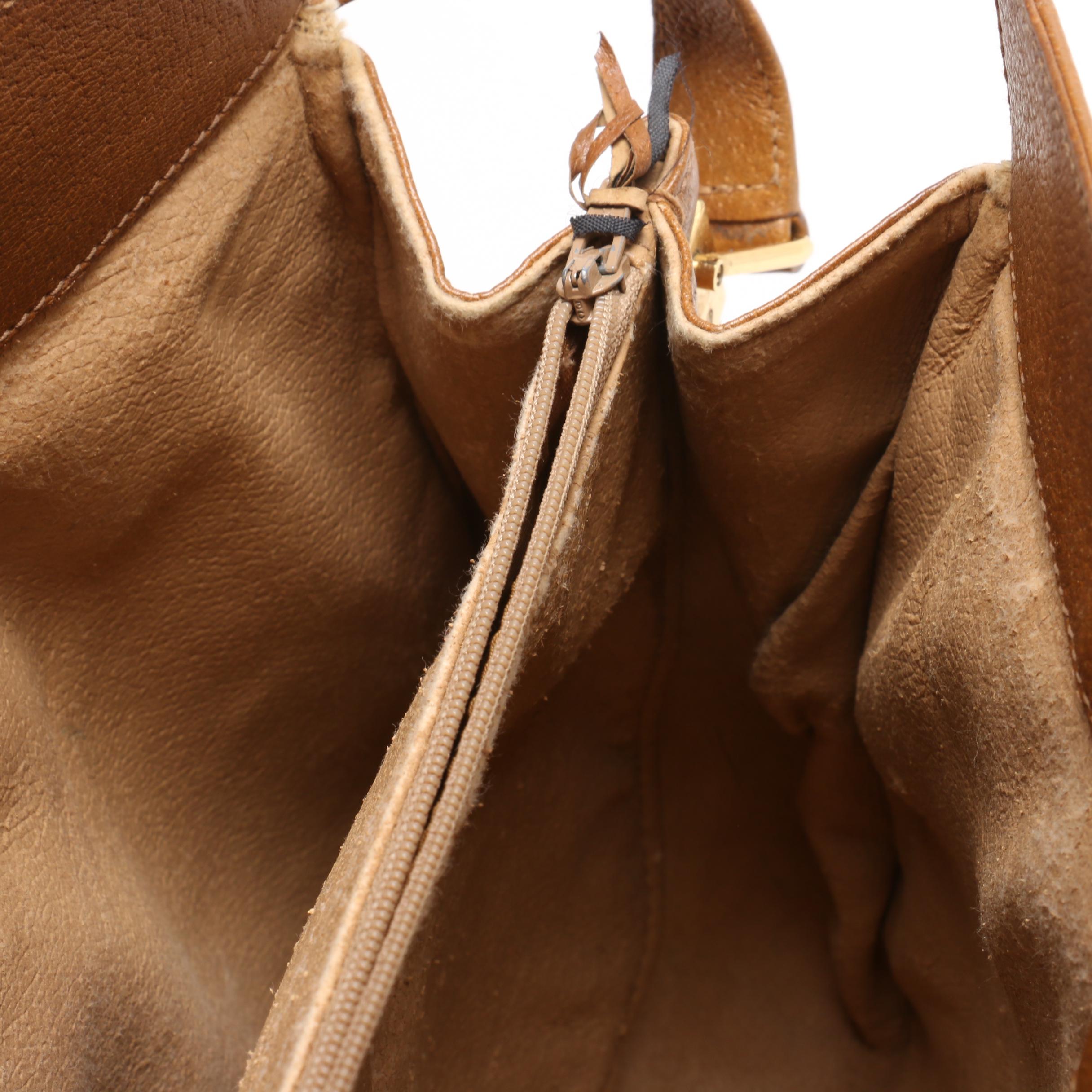 Gucci Accessory Collection GG Supreme Canvas Crossbody Bag