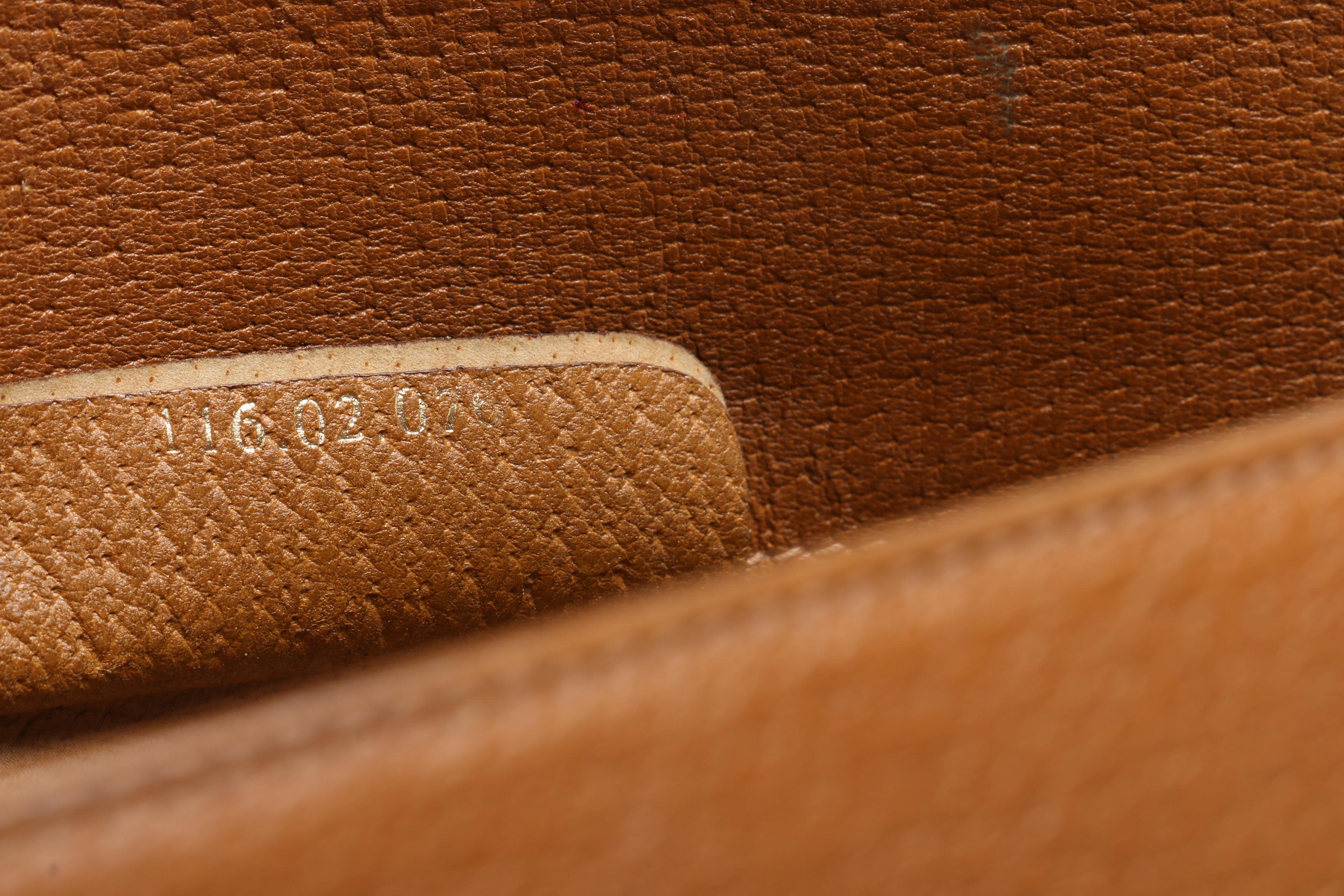 Gucci Accessory Collection GG Supreme Canvas Crossbody Bag