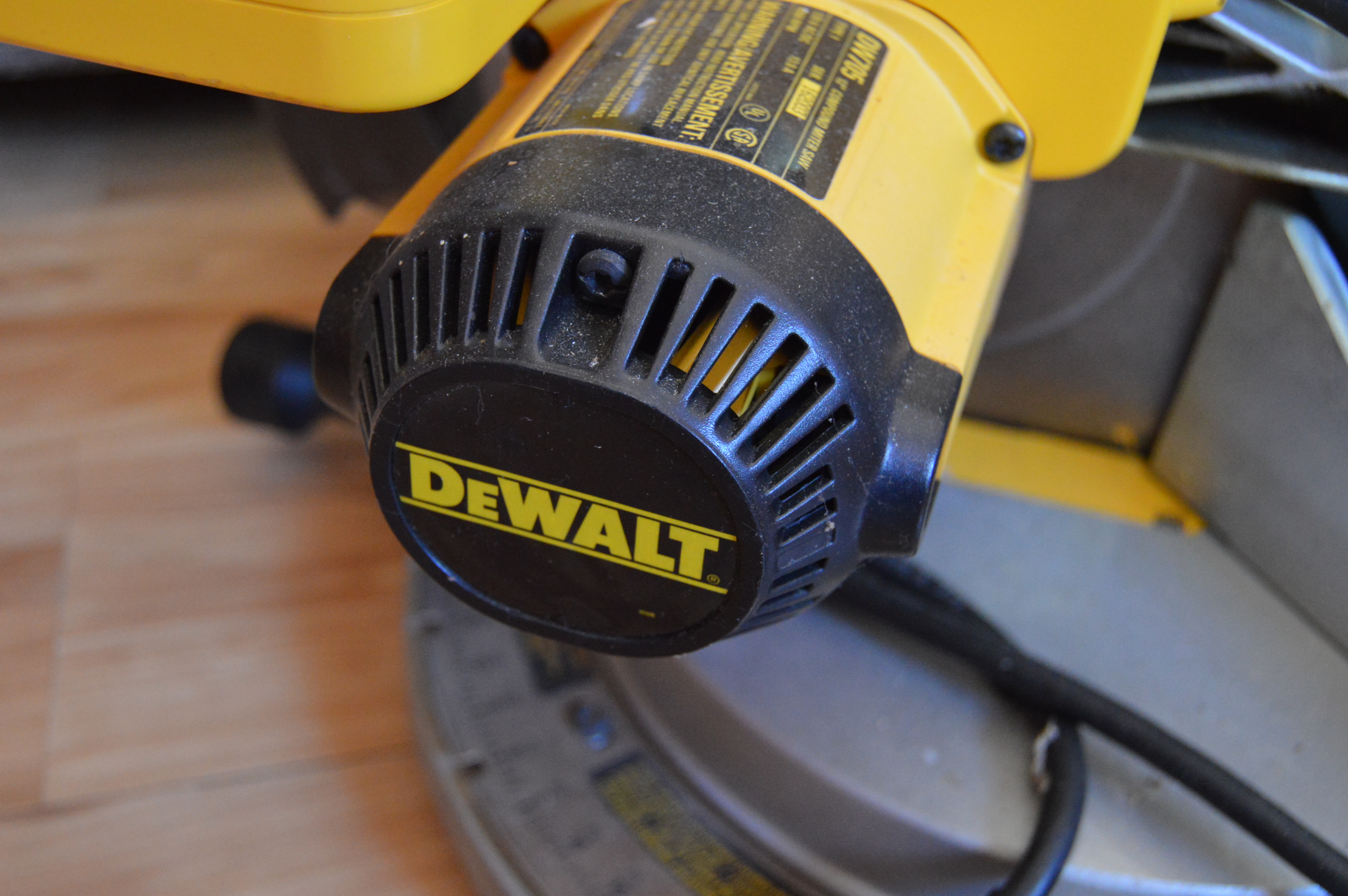 Dewalt DW705 Compound Miter Saw