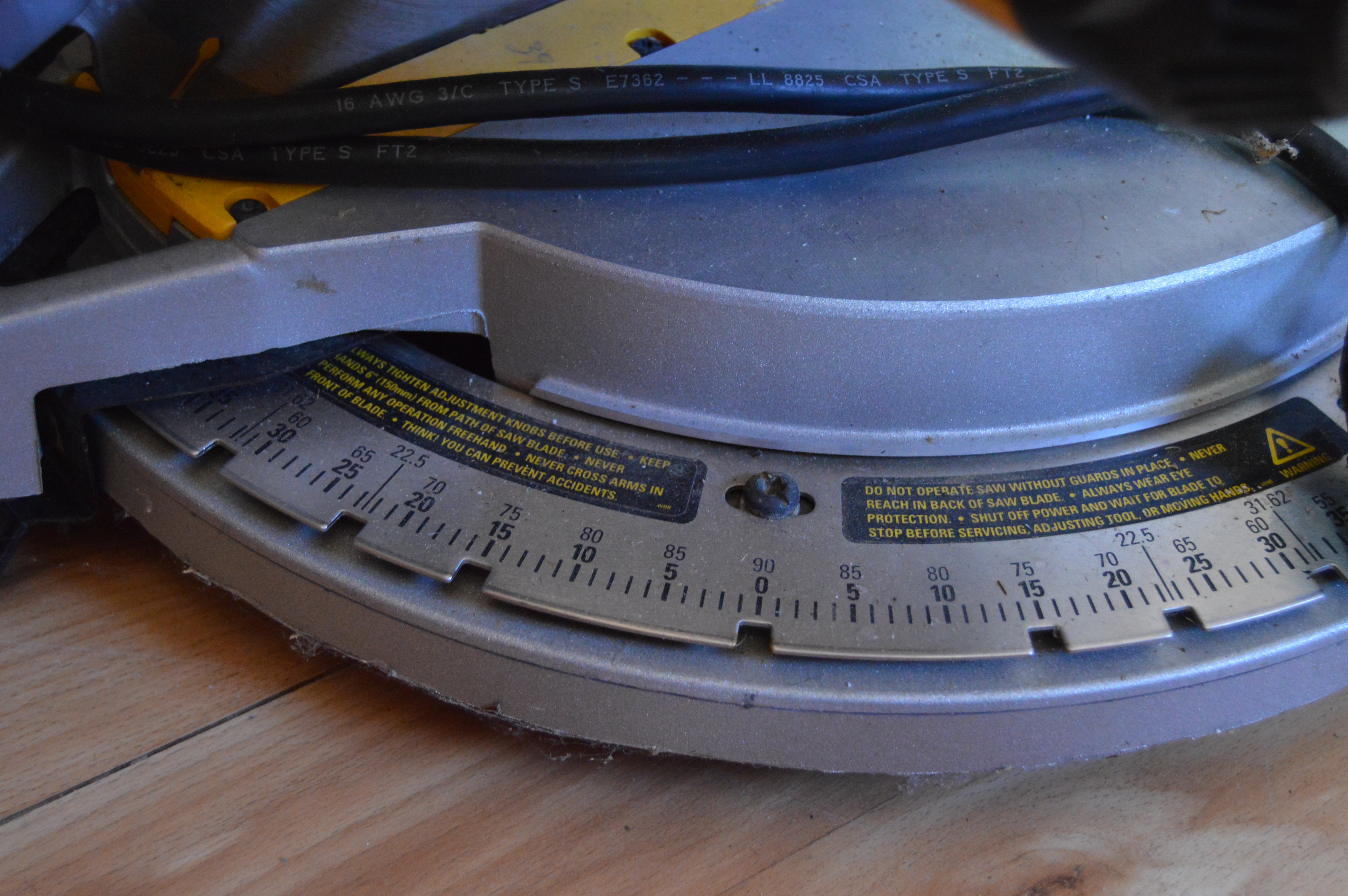 Dewalt DW705 Compound Miter Saw