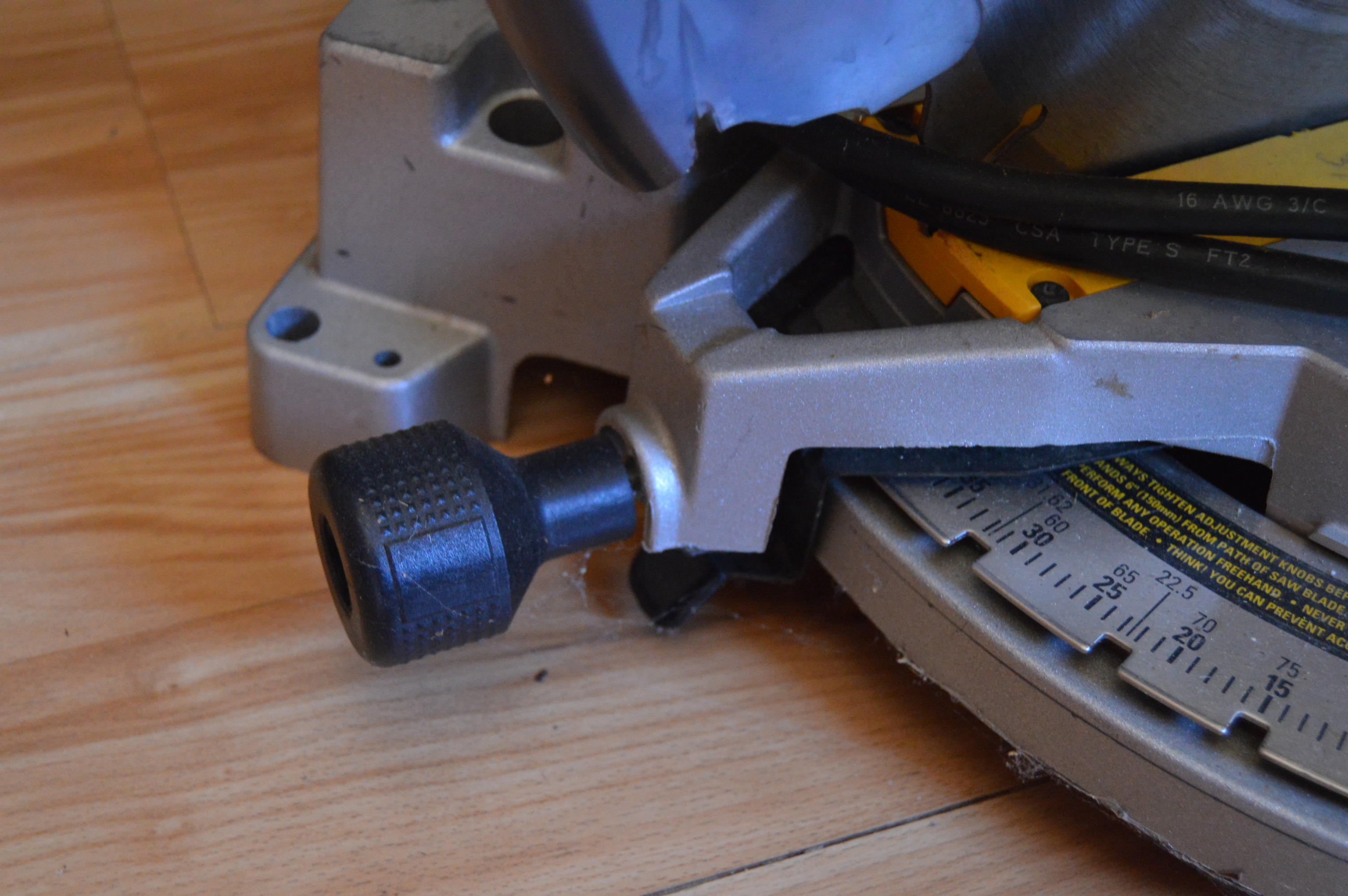 Dewalt DW705 Compound Miter Saw