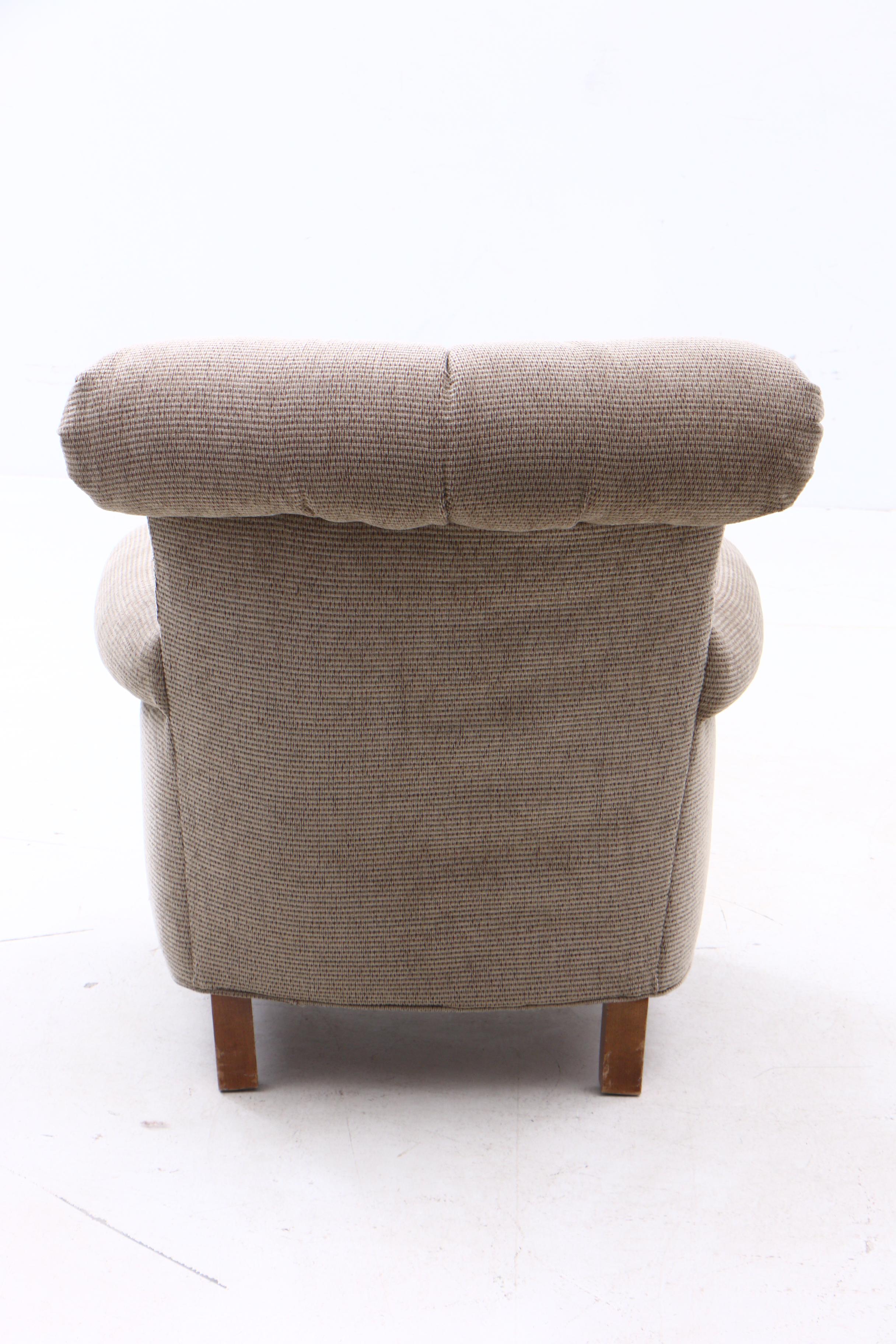 Contemporary Upholstered Button Tufted Arm Chair with Ottoman by Flexsteel