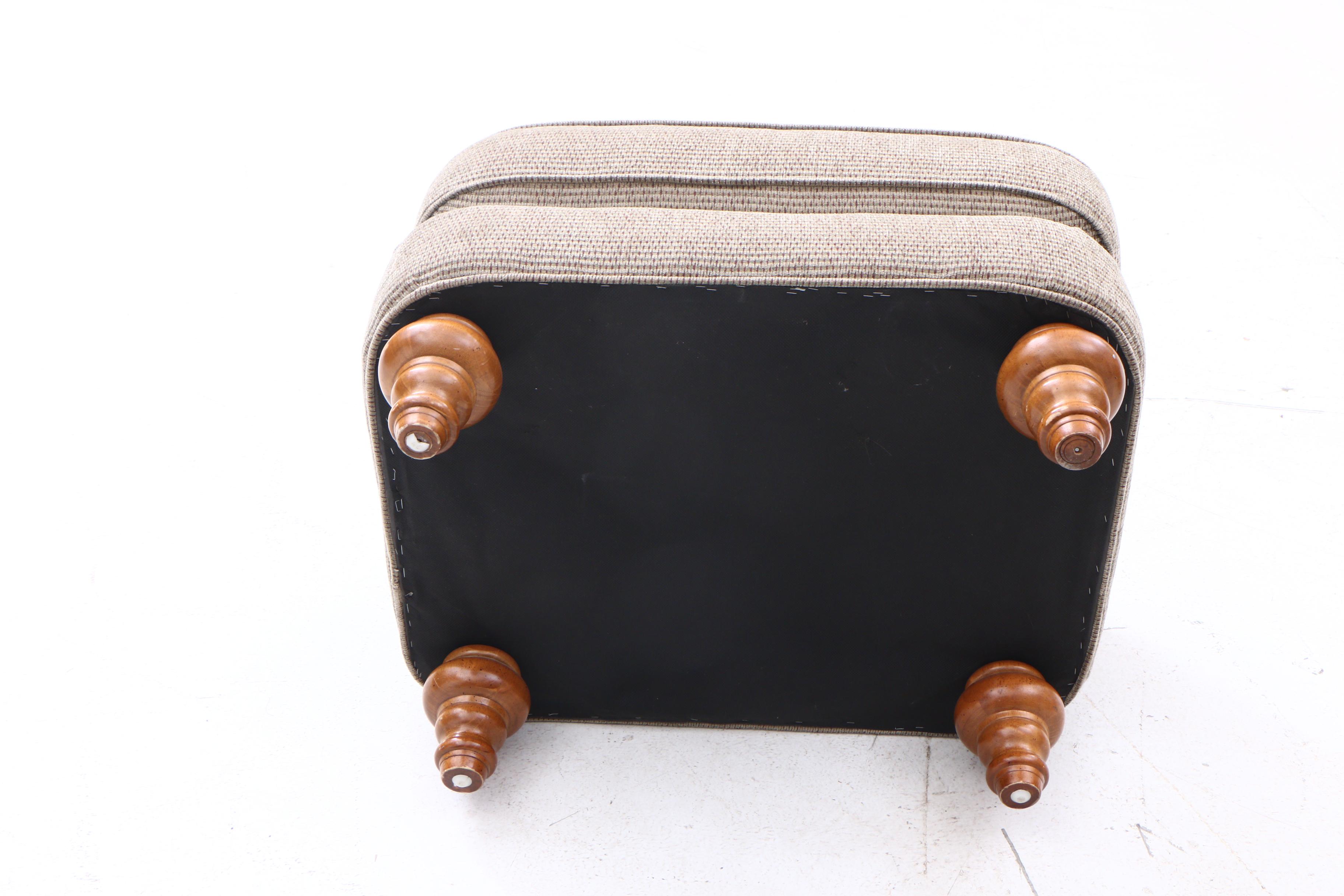 Contemporary Upholstered Button Tufted Arm Chair with Ottoman by Flexsteel