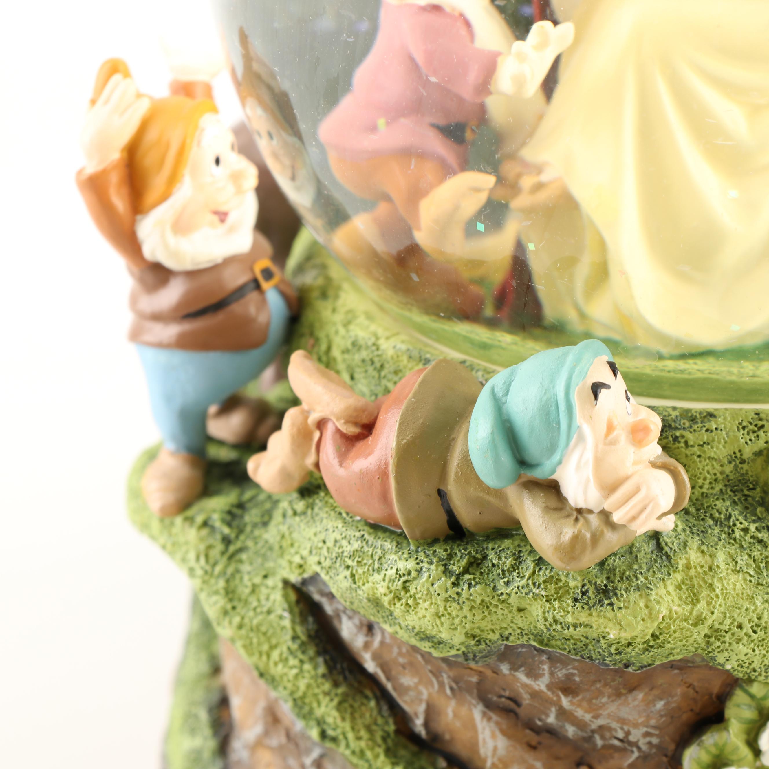 Walt Disney's Snow White Snow Globe "Someday my Prince Will Come" Music Box