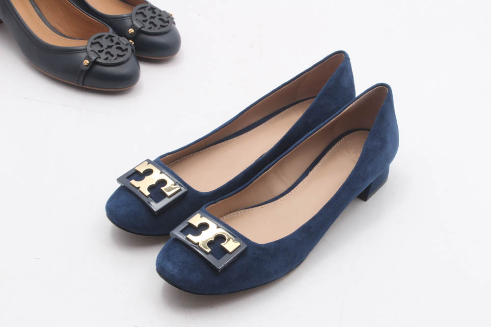 Tory Burch Navy Leather and Blue Suede Logo Low-Heeled Pumps
