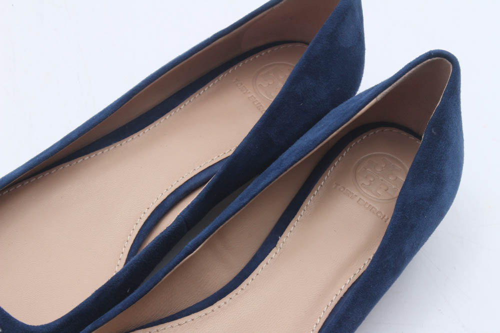 Tory Burch Navy Leather and Blue Suede Logo Low-Heeled Pumps