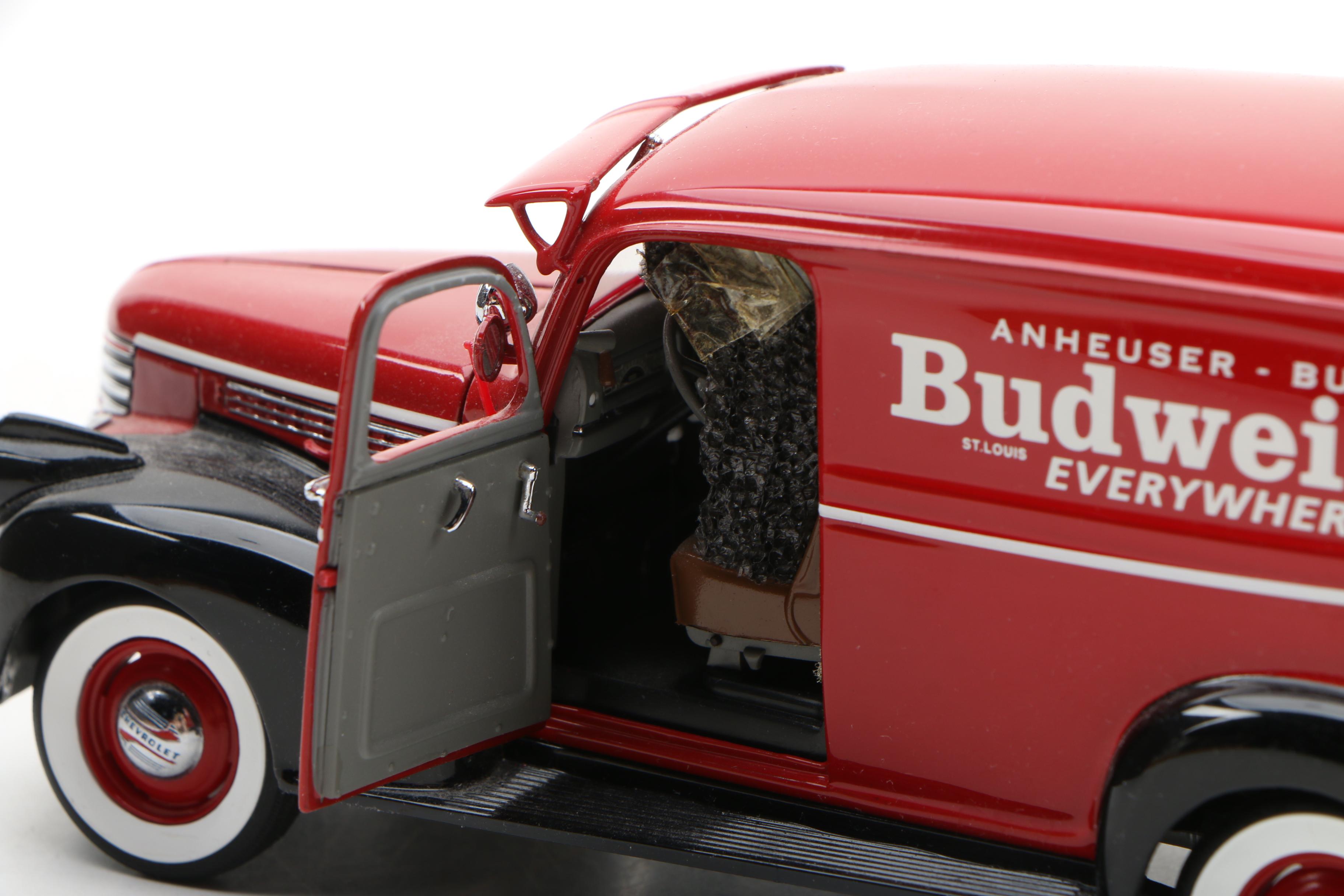 Danbury Mint Die-Cast 1941 Budweiser Delivery Truck with Display Case, 1999