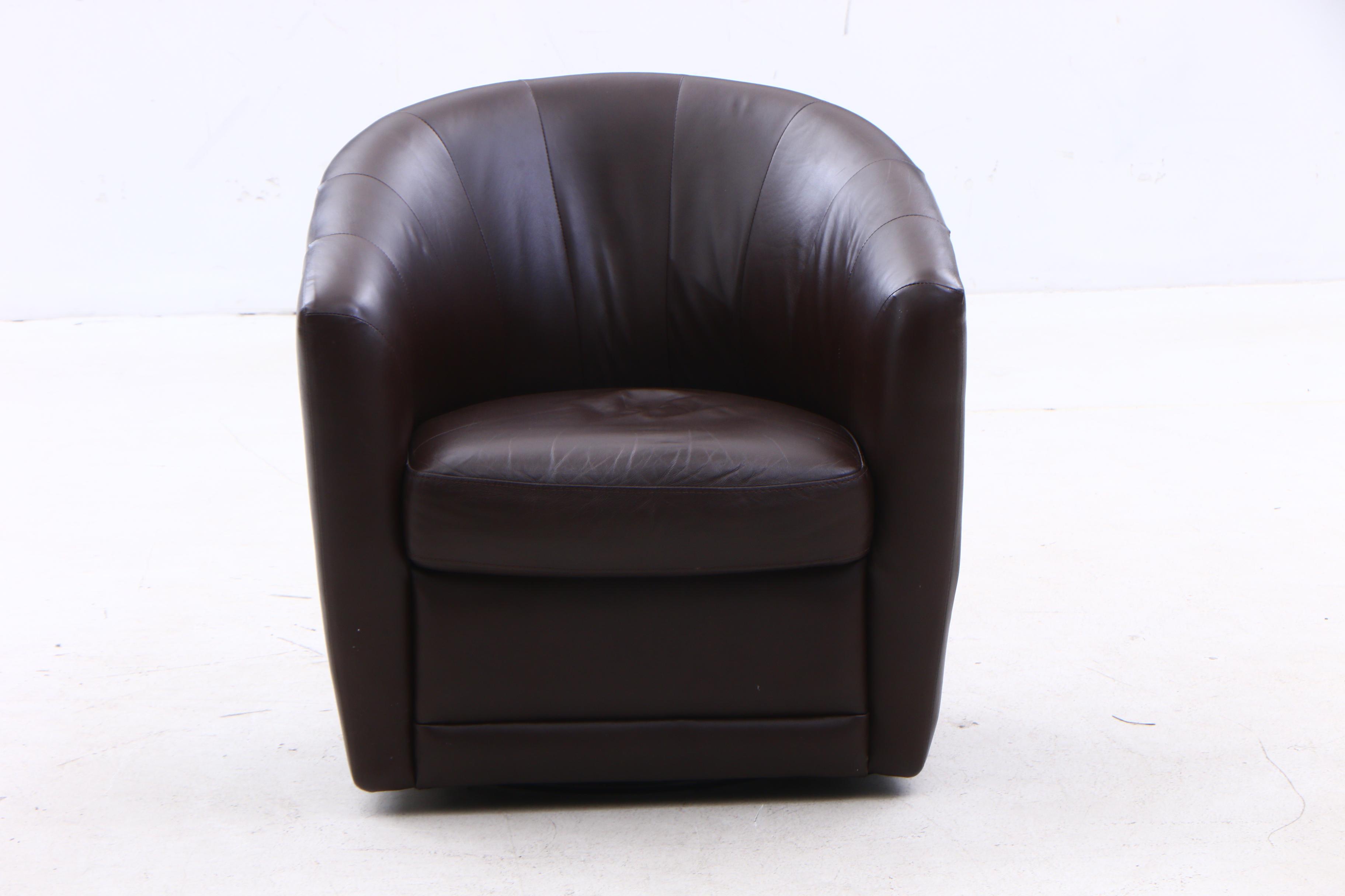 Natuzzi "Mazaro" Leather Swivelling Barrel Chair, Contemporary