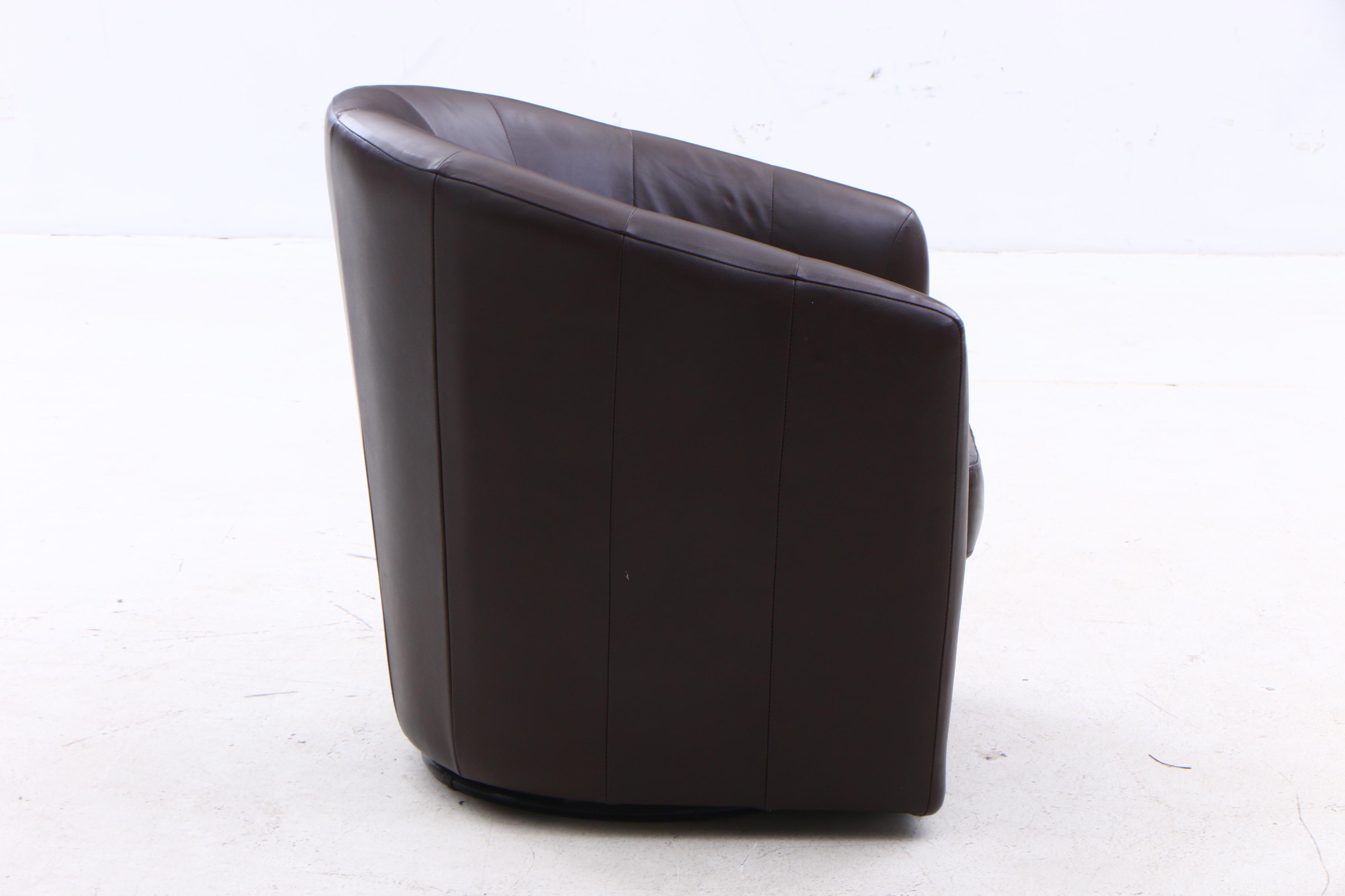 Natuzzi "Mazaro" Leather Swivelling Barrel Chair, Contemporary