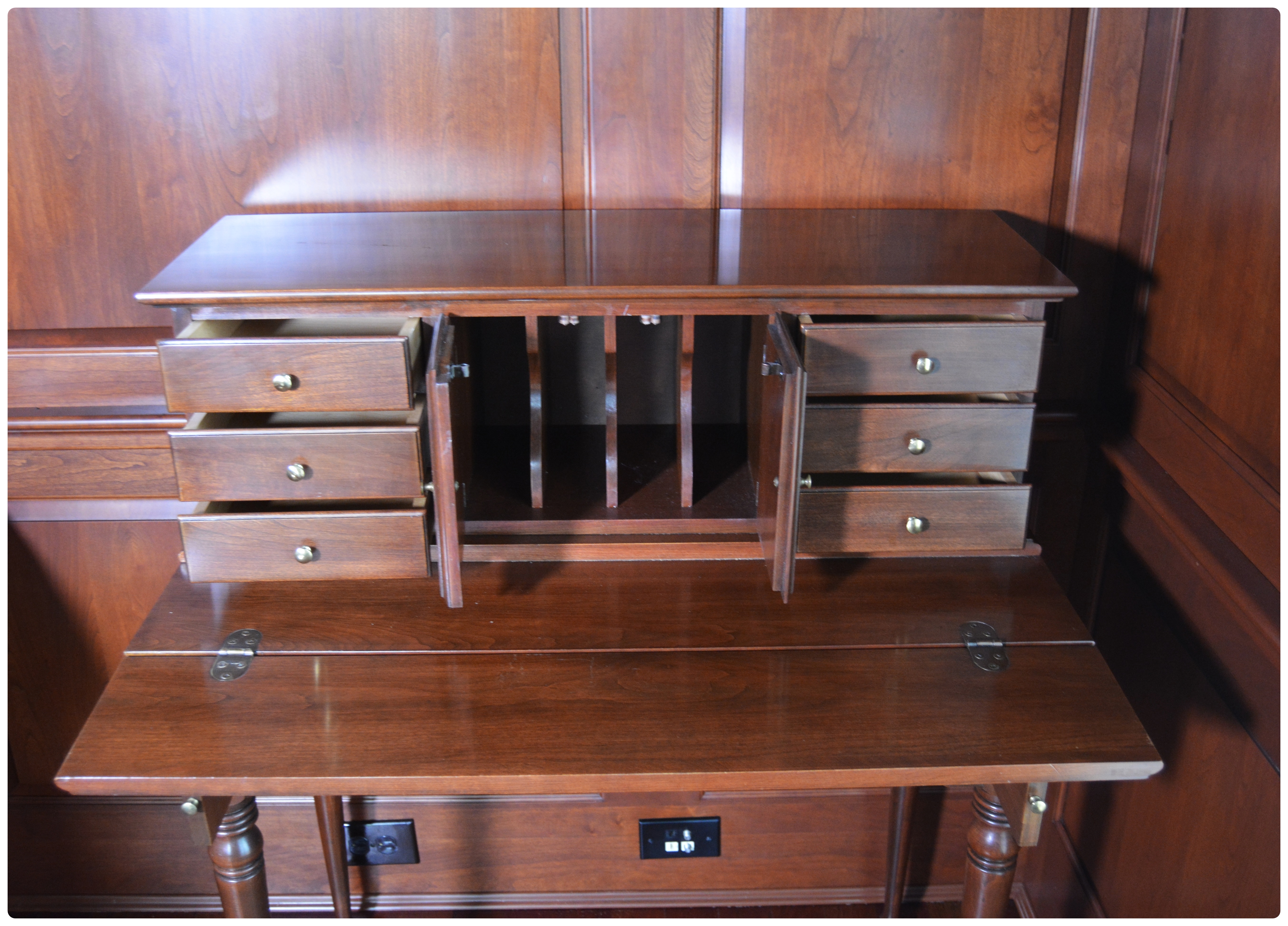 Jamestown Sterling Cherry Sheraton Style Writing Desk, Contemporary
