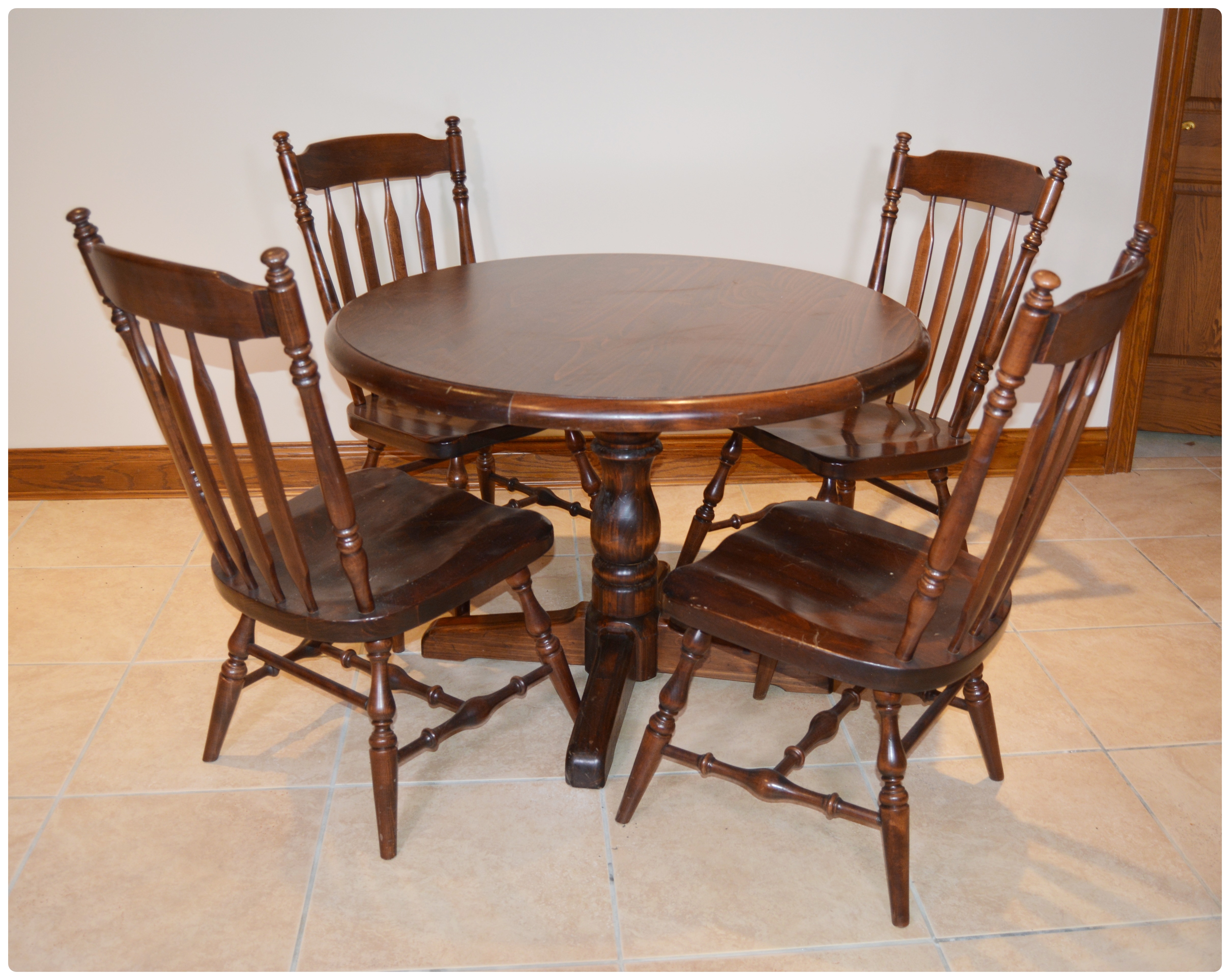 Ethan Allen Colonial Revival Style Pine Dining Table and Chairs, 1970s