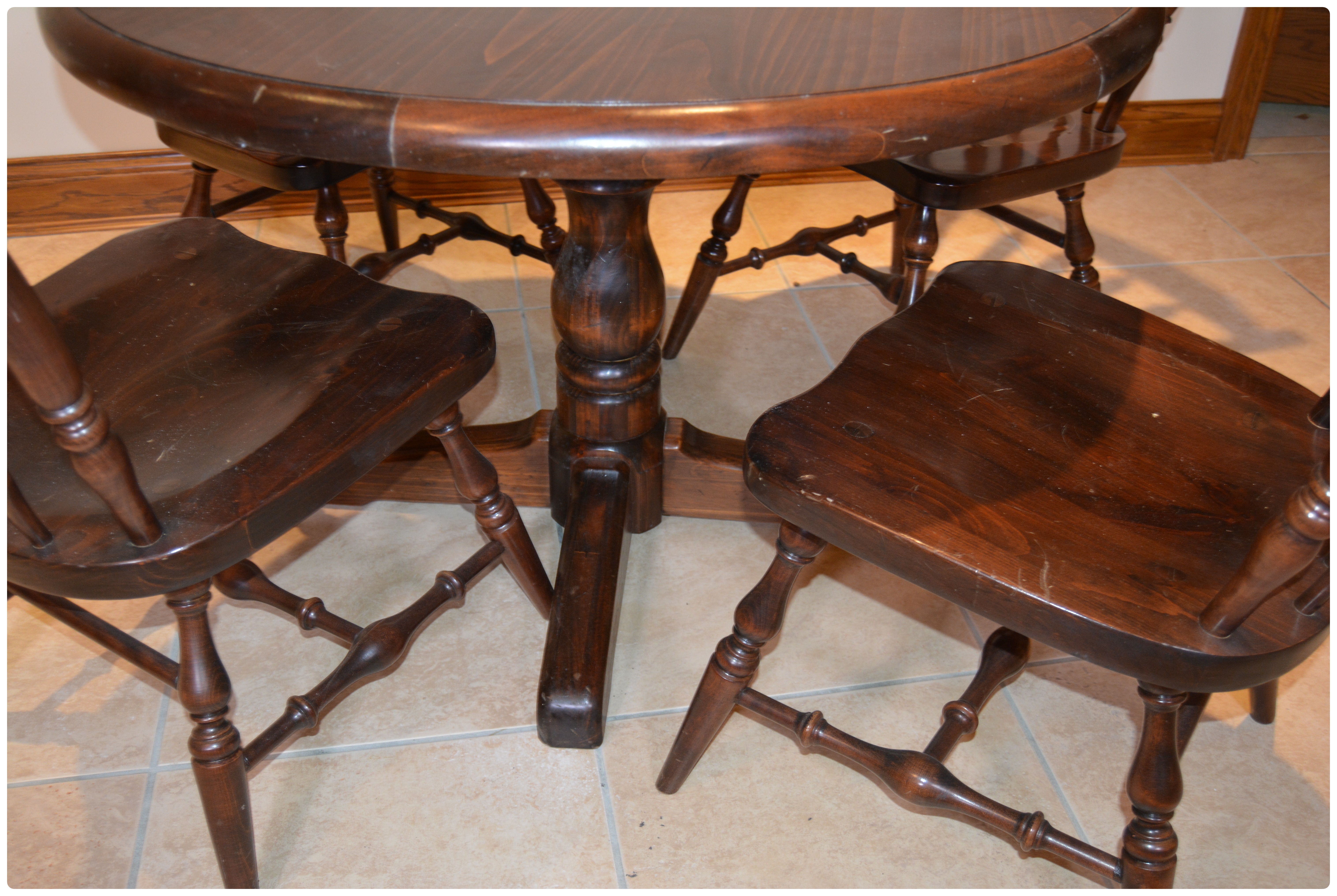 Ethan Allen Colonial Revival Style Pine Dining Table and Chairs, 1970s
