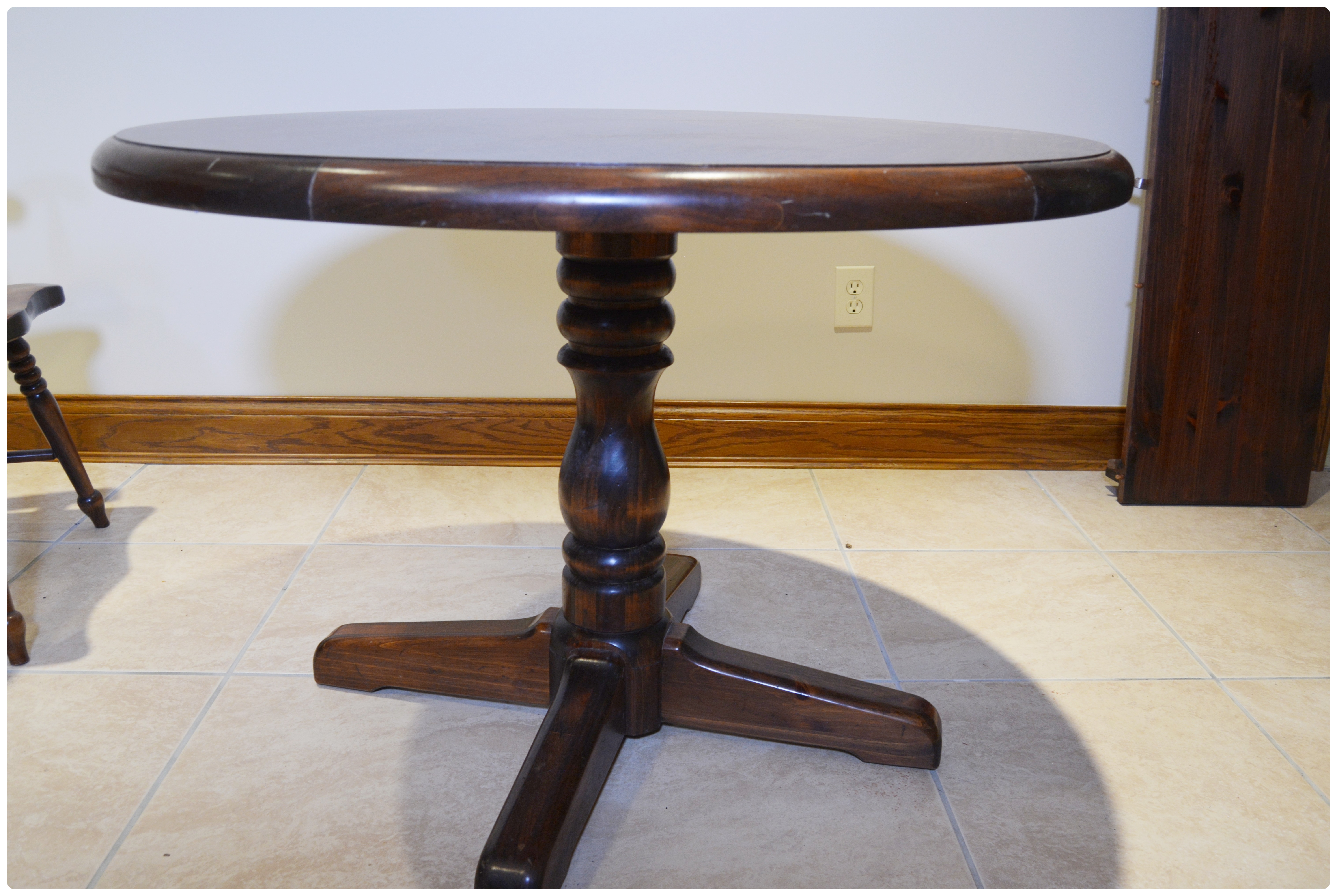 Ethan Allen Colonial Revival Style Pine Dining Table and Chairs, 1970s