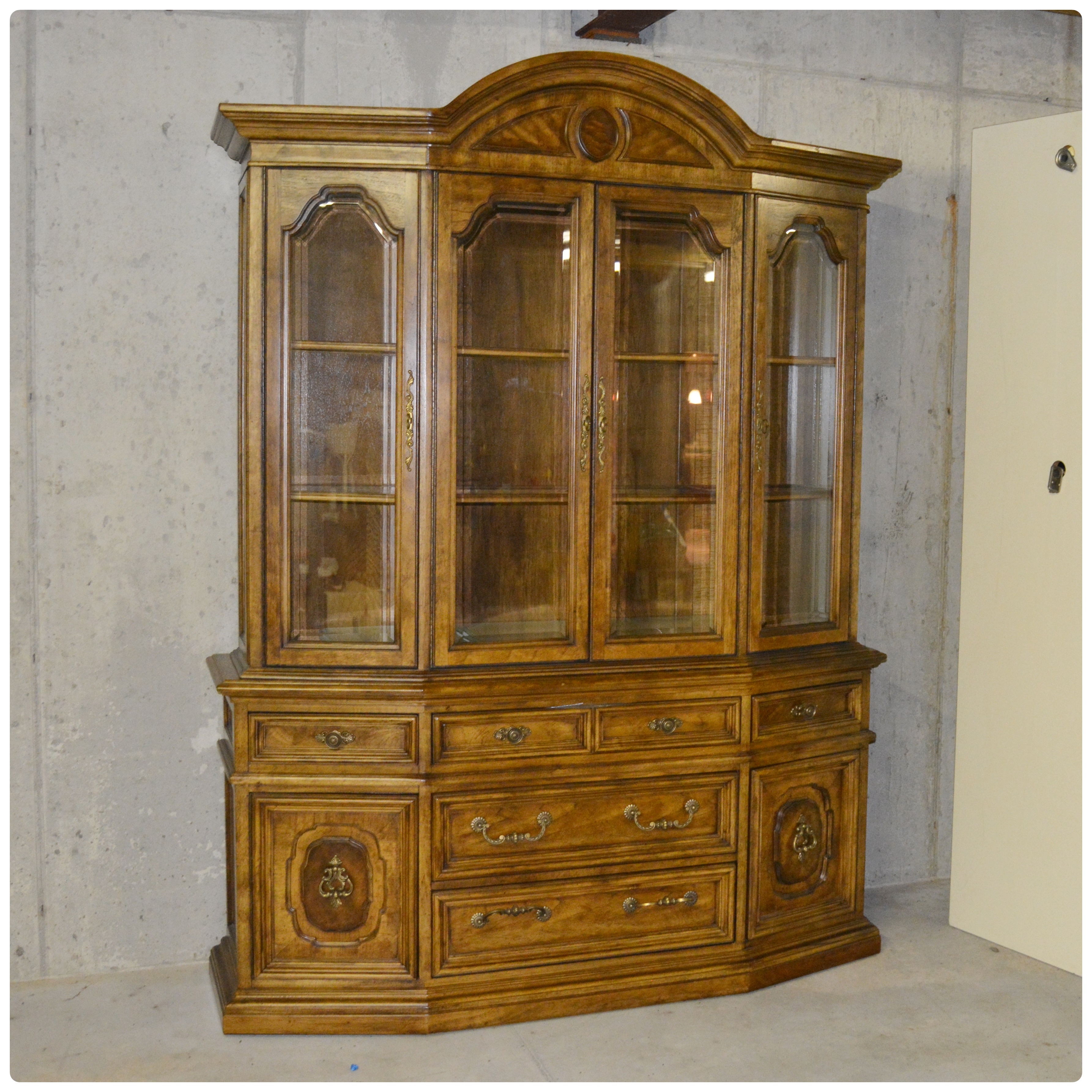 Bernhardt Hibriten Illuminated China Cabinet, 1970s