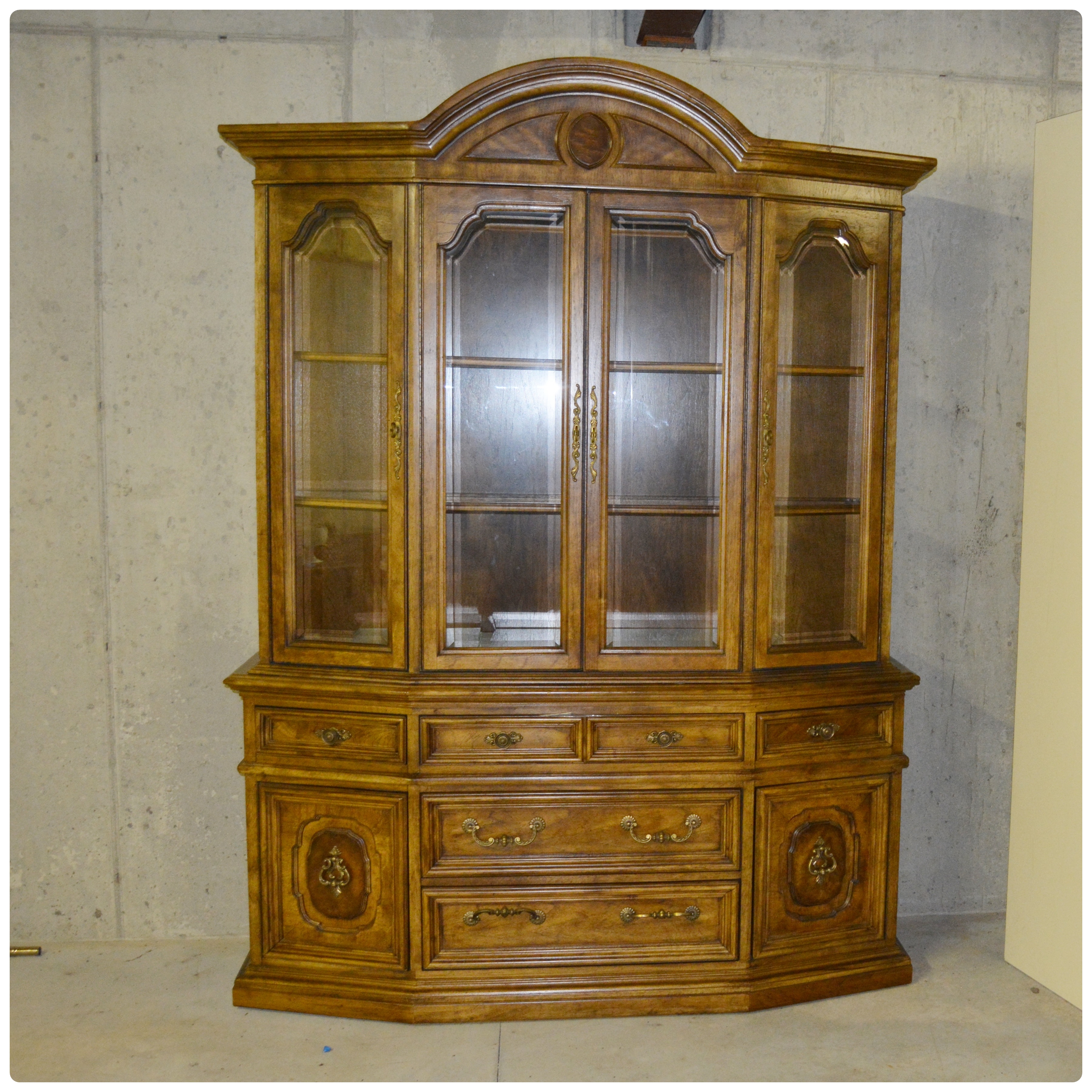 Bernhardt Hibriten Illuminated China Cabinet, 1970s