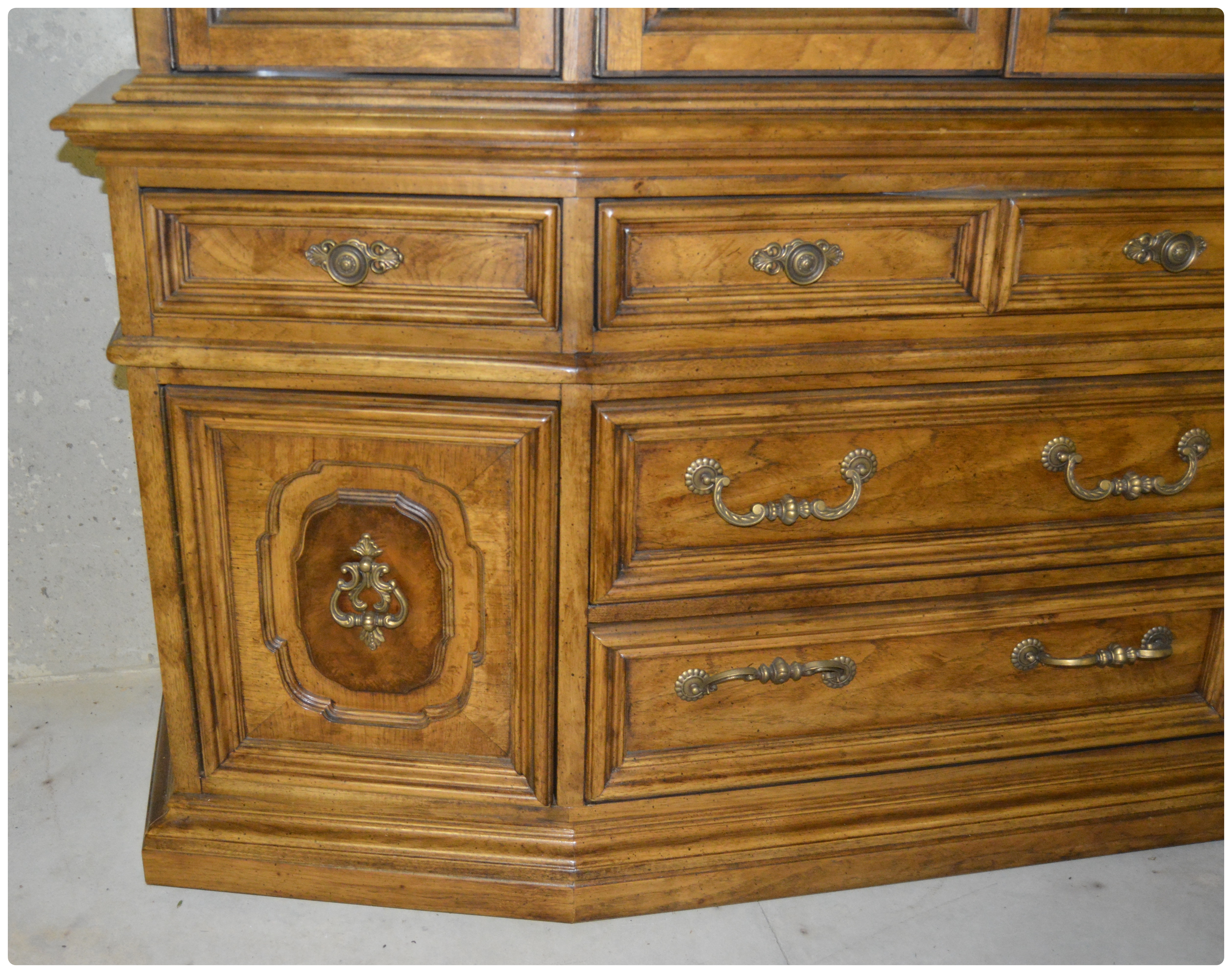 Bernhardt Hibriten Illuminated China Cabinet, 1970s