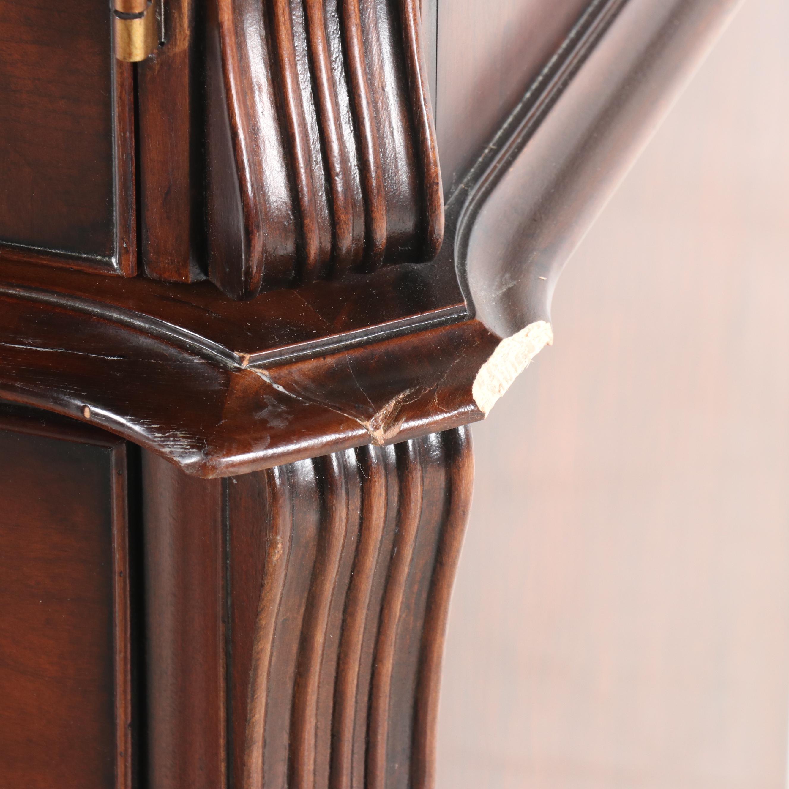 Henredon George III Style Mahogany-Finish Wooden Entertainment Cabinet