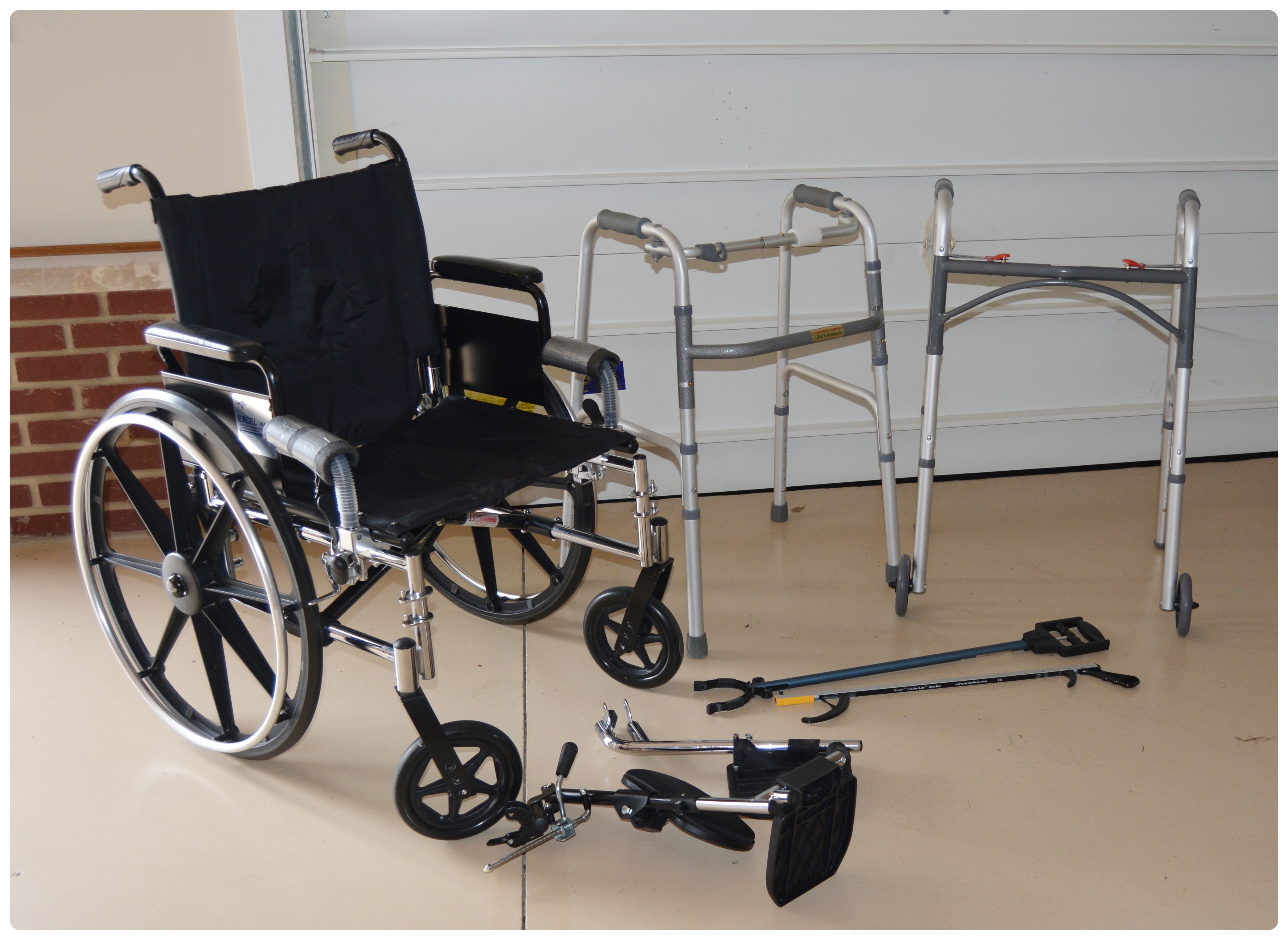 Medline Excel K4QR Lightweight Wheelchair and Walkers