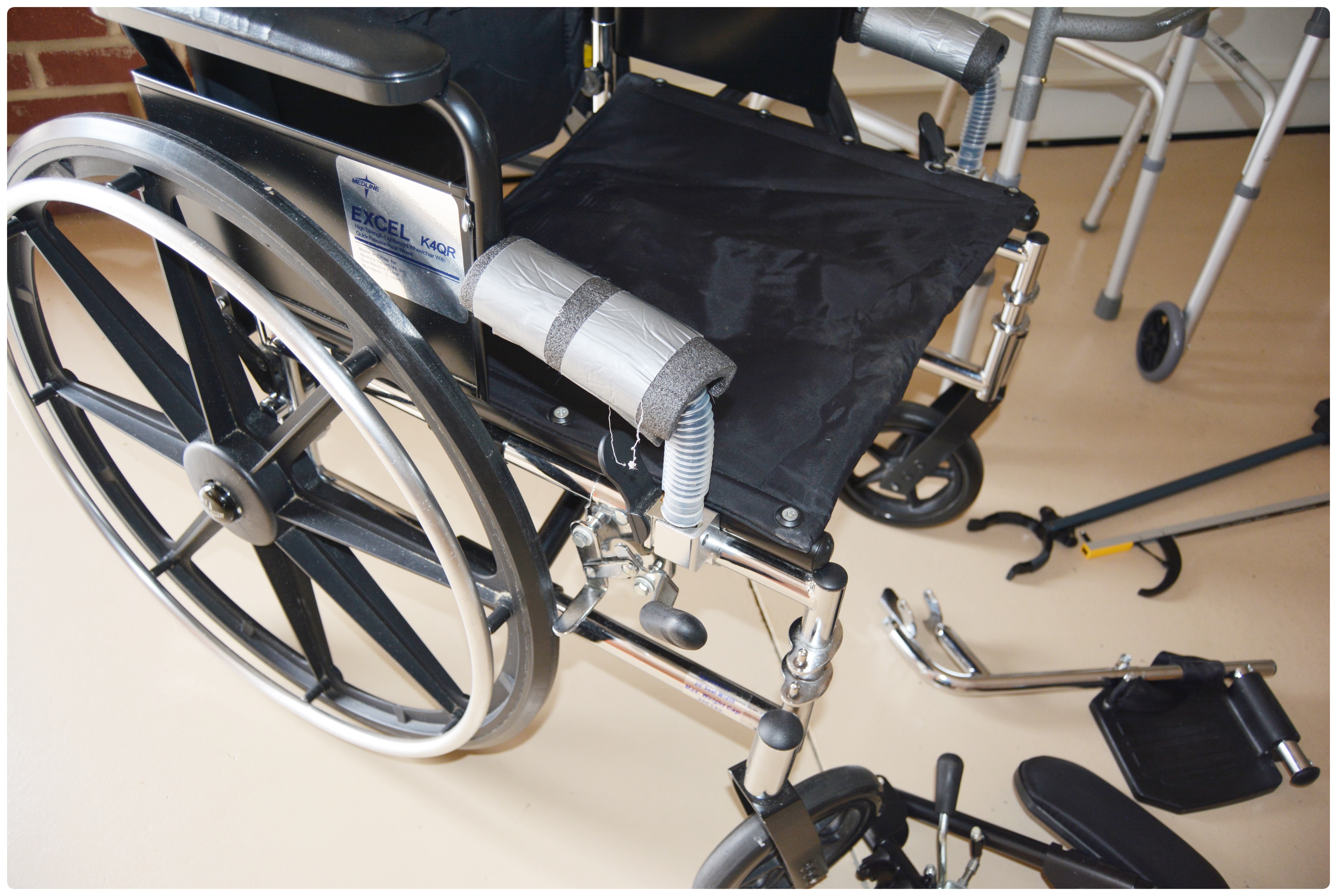 Medline Excel K4QR Lightweight Wheelchair and Walkers