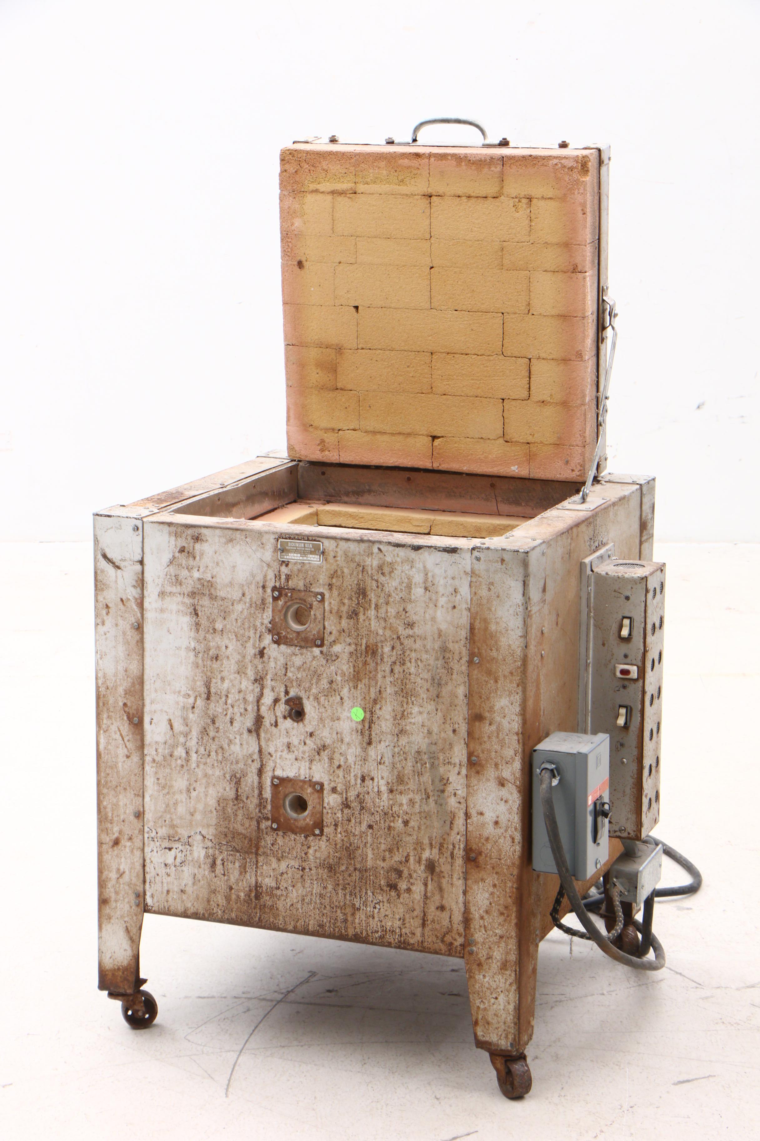 Dickinson Electric Pottery Kiln with Kiln Shelves EBTH