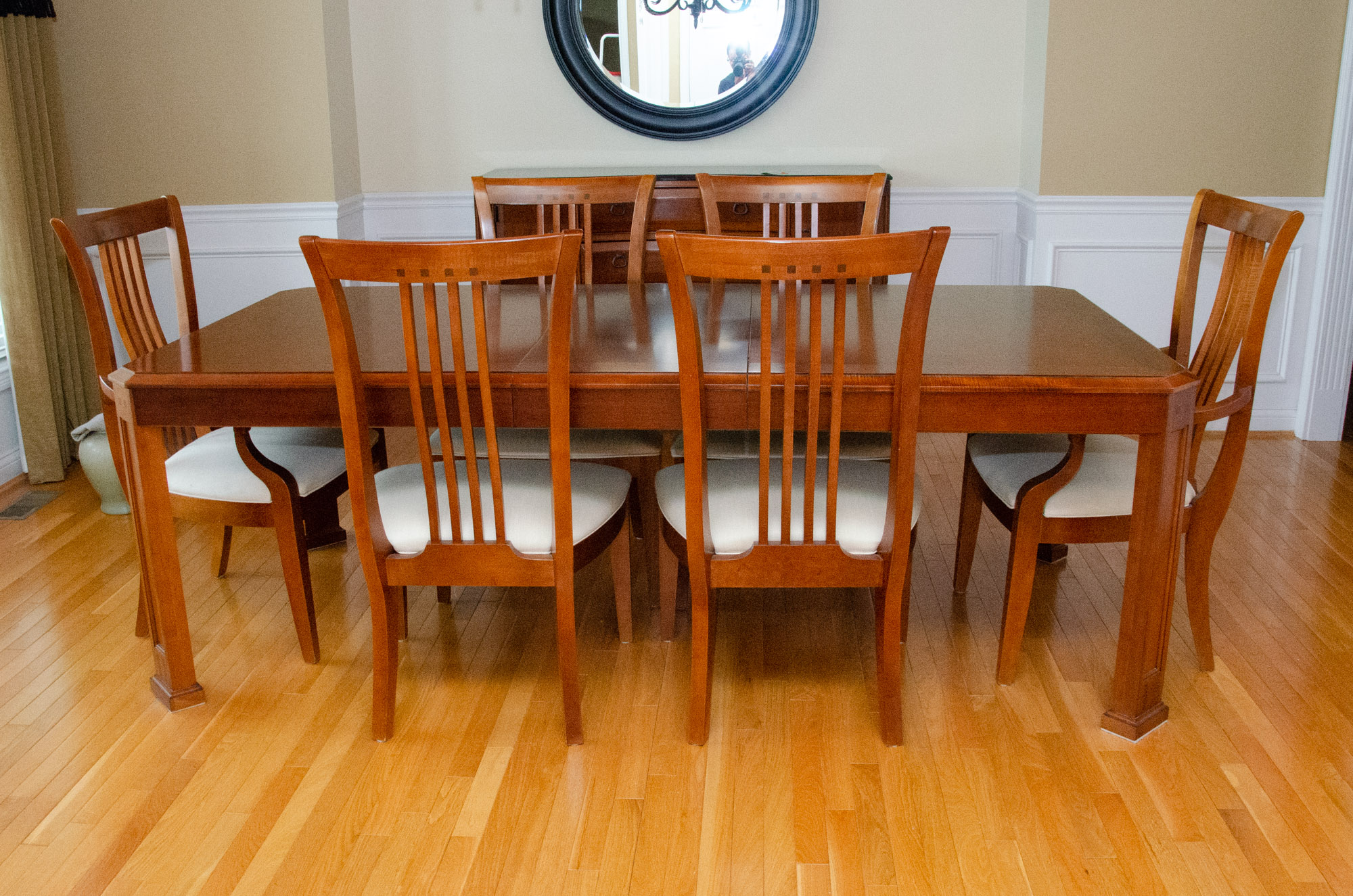 Contemporary Thomasville Cherry Mission Style Dining Table with Chairs